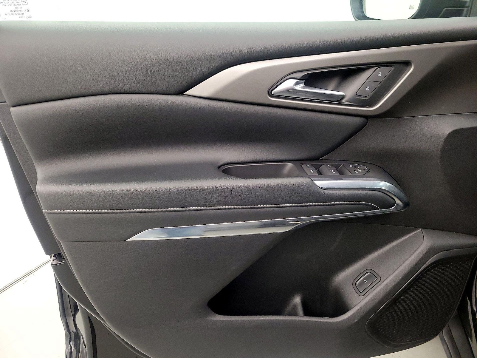 2025 Chevrolet Traverse LT - Photo 13