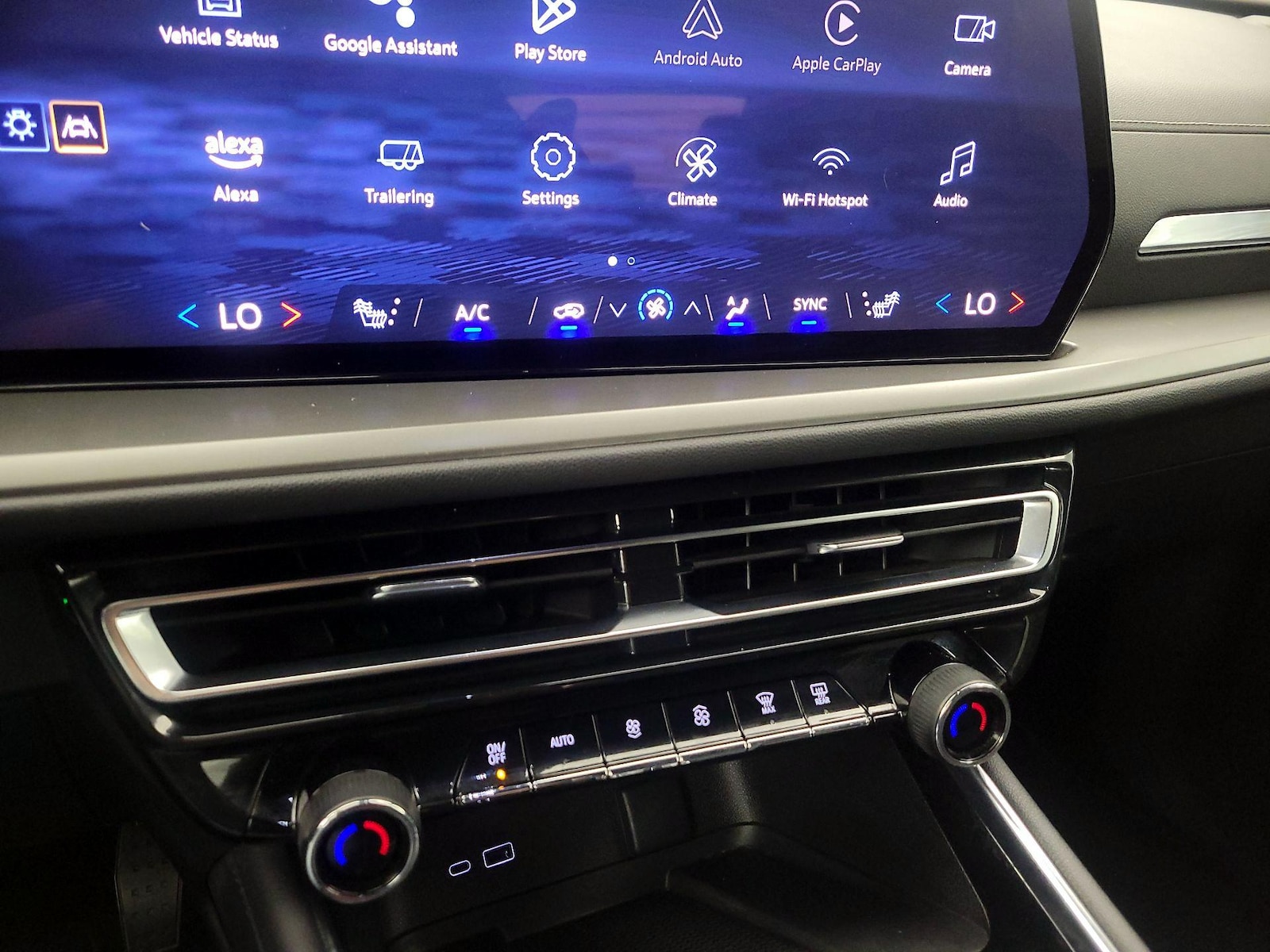 2025 Chevrolet Traverse LT - Photo 18