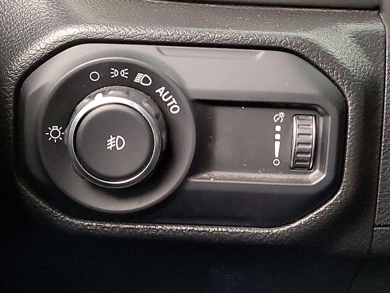 2023 Jeep Wrangler 4-Door Sahara - Photo 14