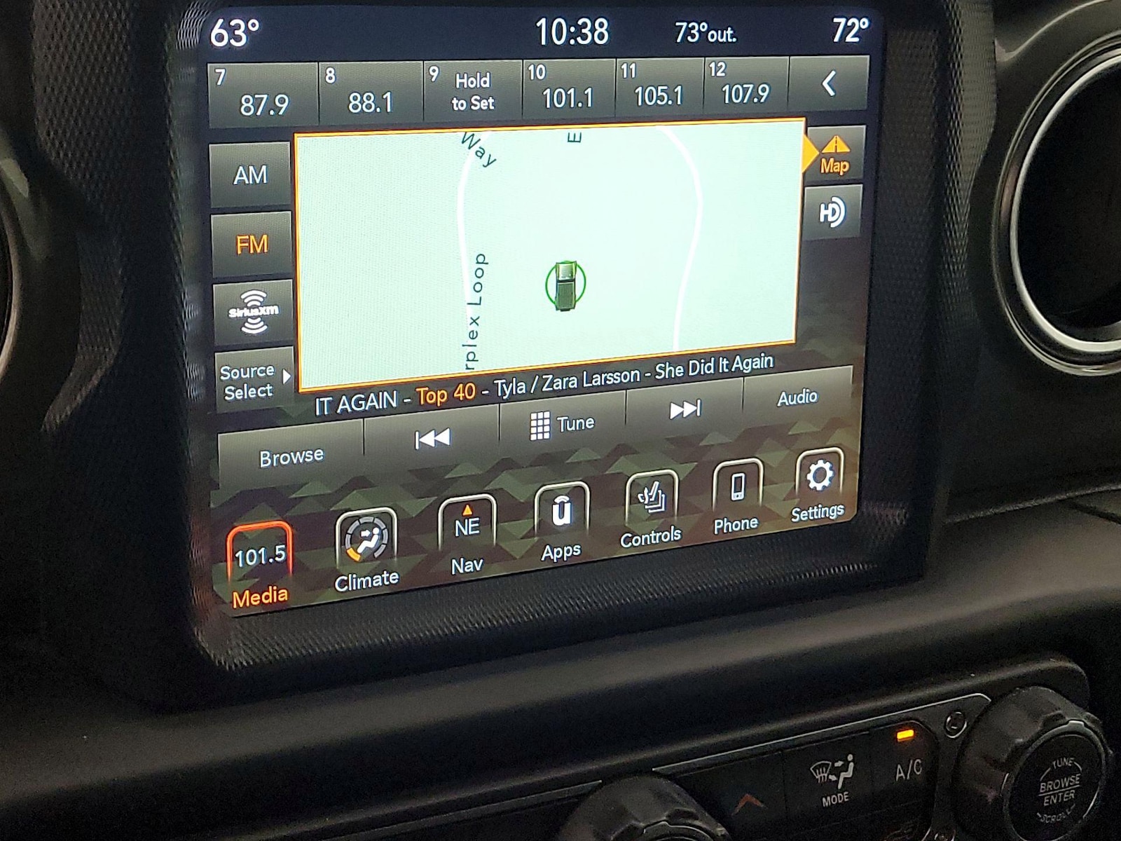 2023 Jeep Wrangler 4-Door Sahara - Photo 17