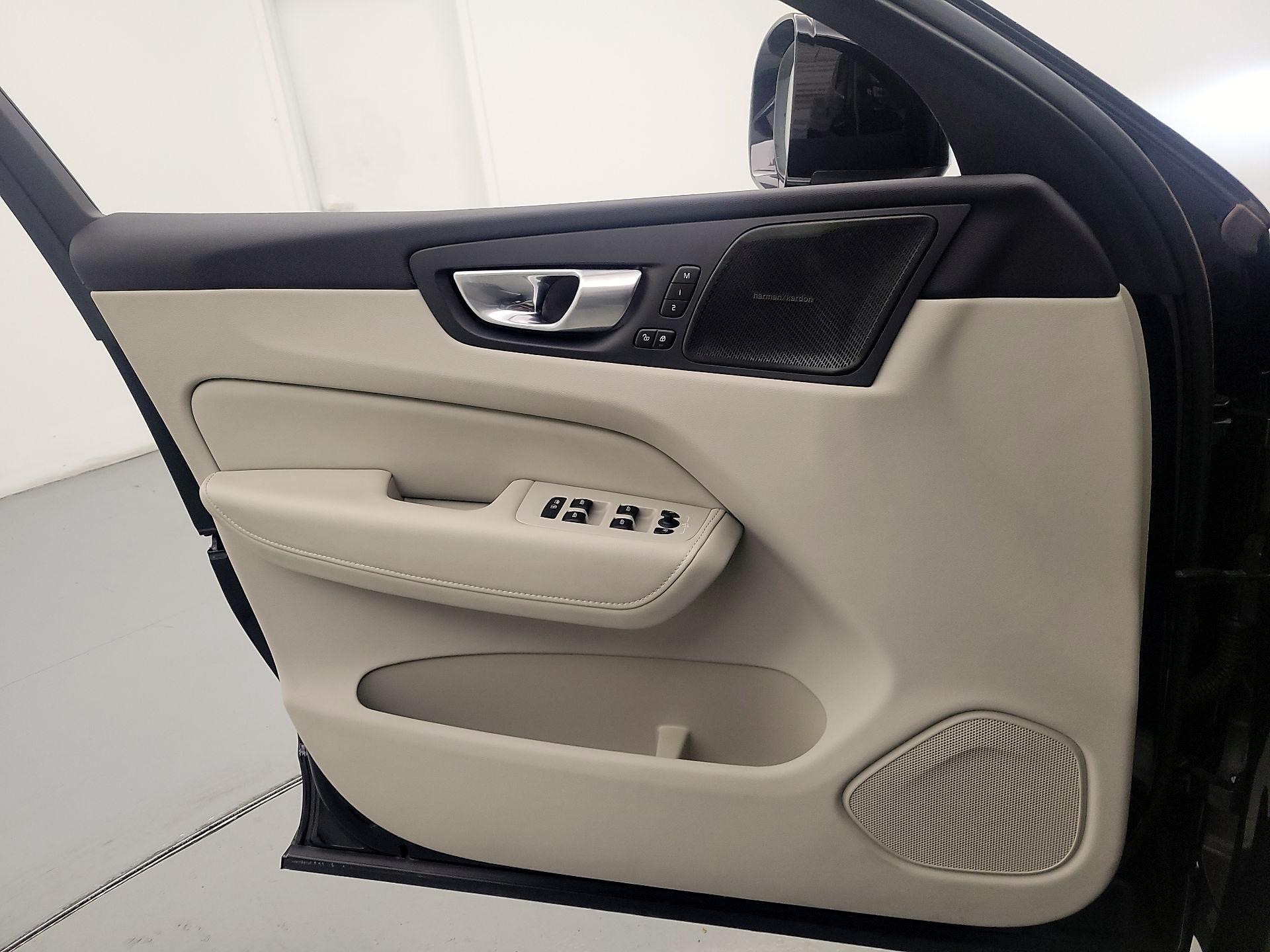 Thumbnail: 2023 Volvo XC60 - 12