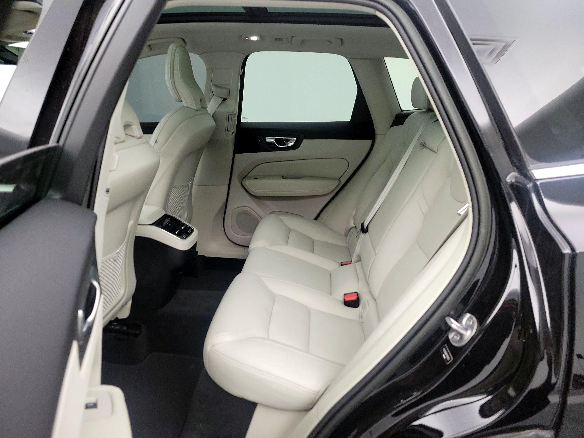 Thumbnail: 2023 Volvo XC60 - 19