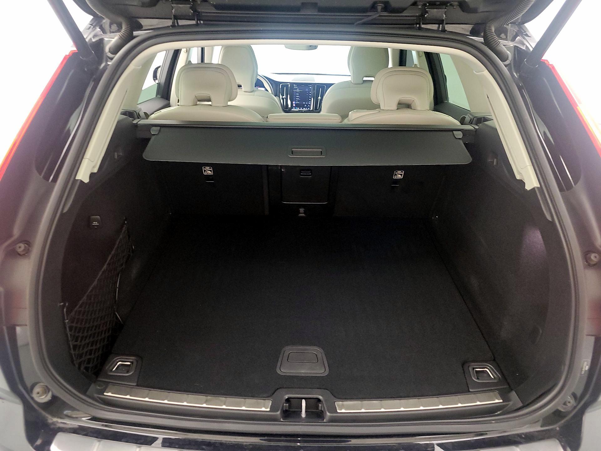 Thumbnail: 2023 Volvo XC60 - 20