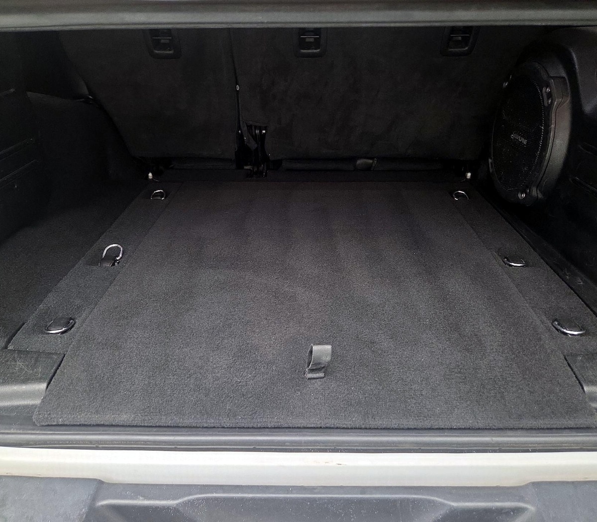 Trunk/Cargo (Seats Up)