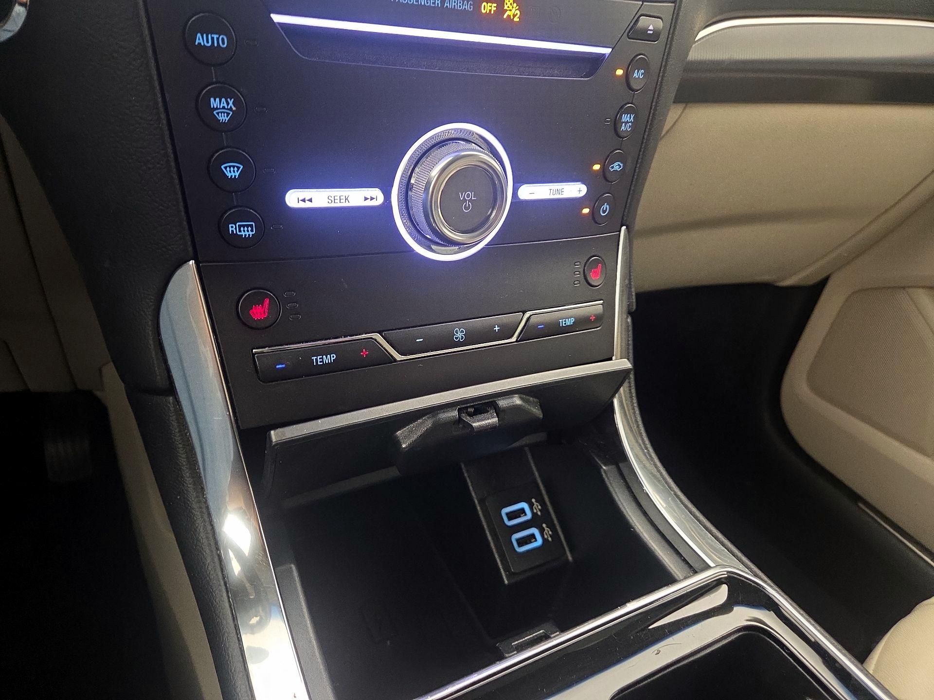 Thumbnail: 2019 Ford Edge - 17