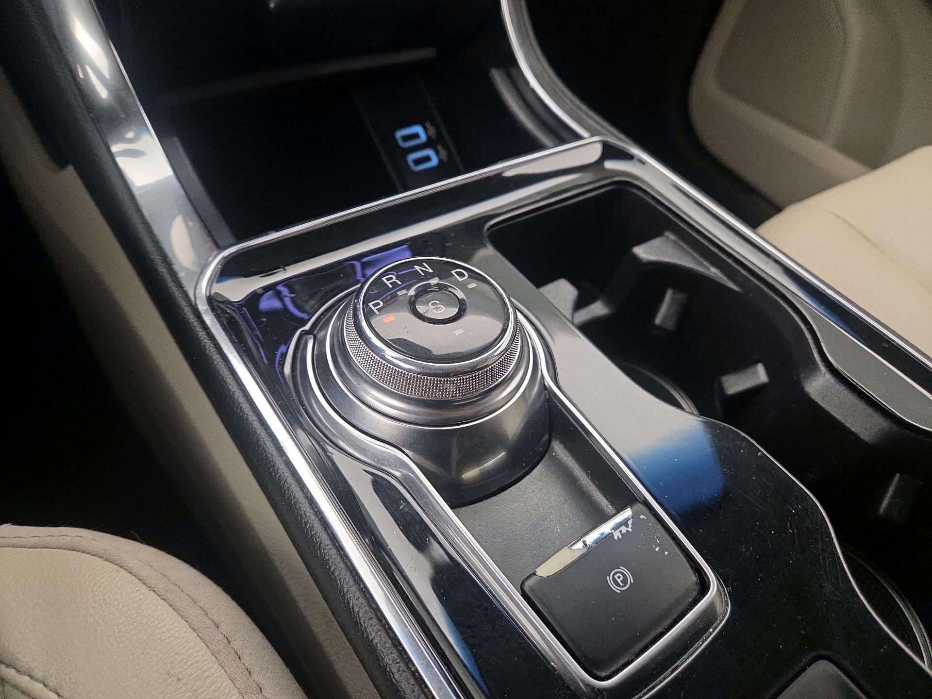 Thumbnail: 2019 Ford Edge - 18