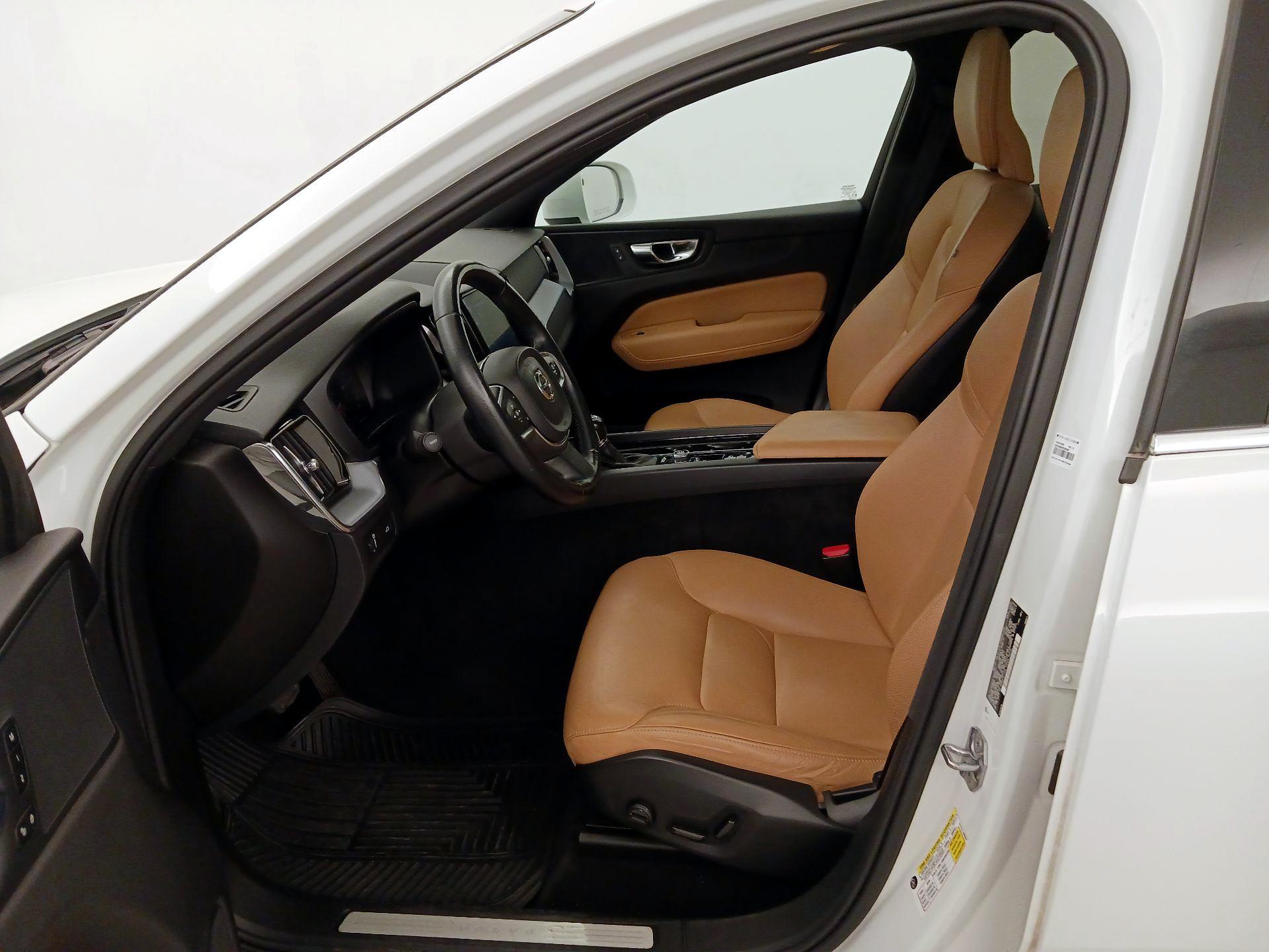 Thumbnail: 2020 Volvo XC60 - 11