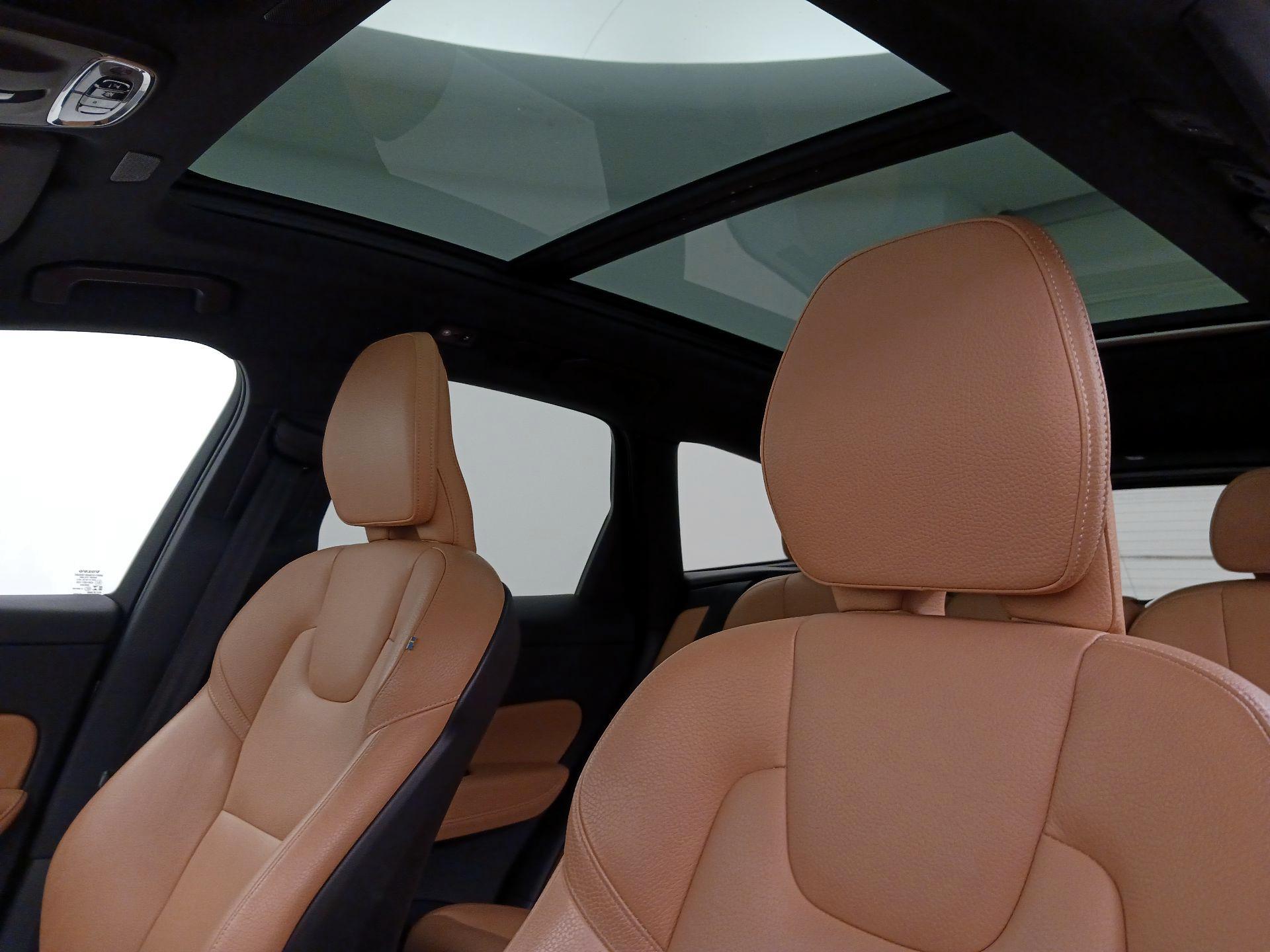 Thumbnail: 2020 Volvo XC60 - 19