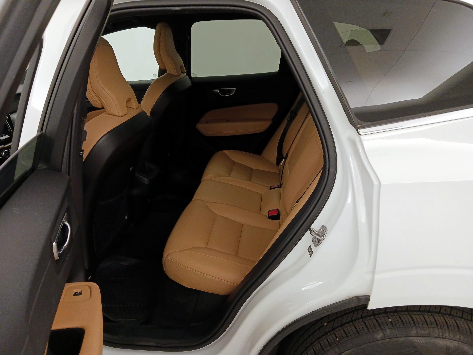 Thumbnail: 2020 Volvo XC60 - 20