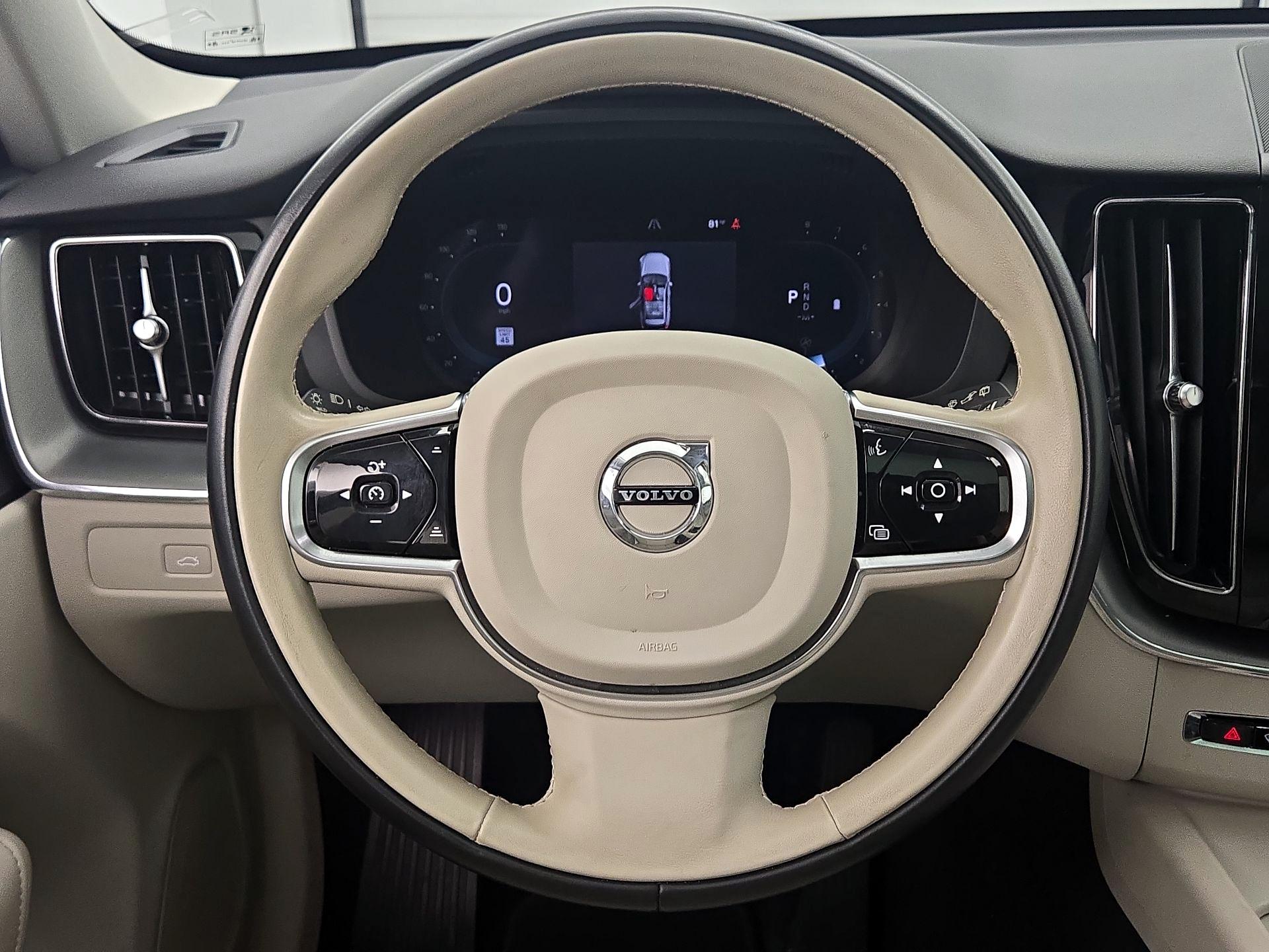 Thumbnail: 2023 Volvo XC60 - 10