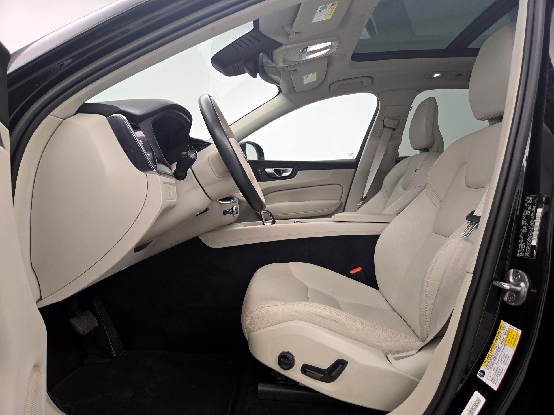 Thumbnail: 2023 Volvo XC60 - 11