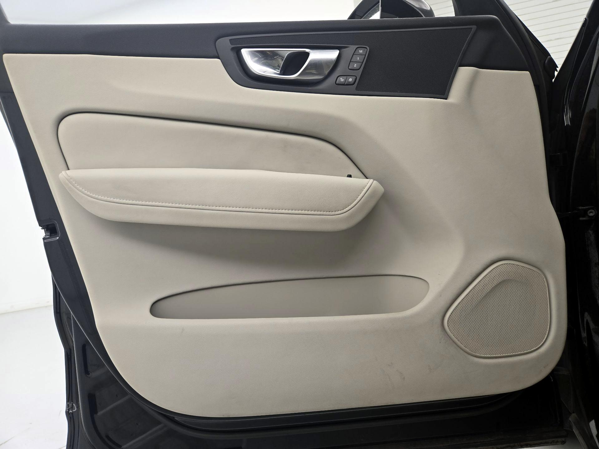 Thumbnail: 2023 Volvo XC60 - 12