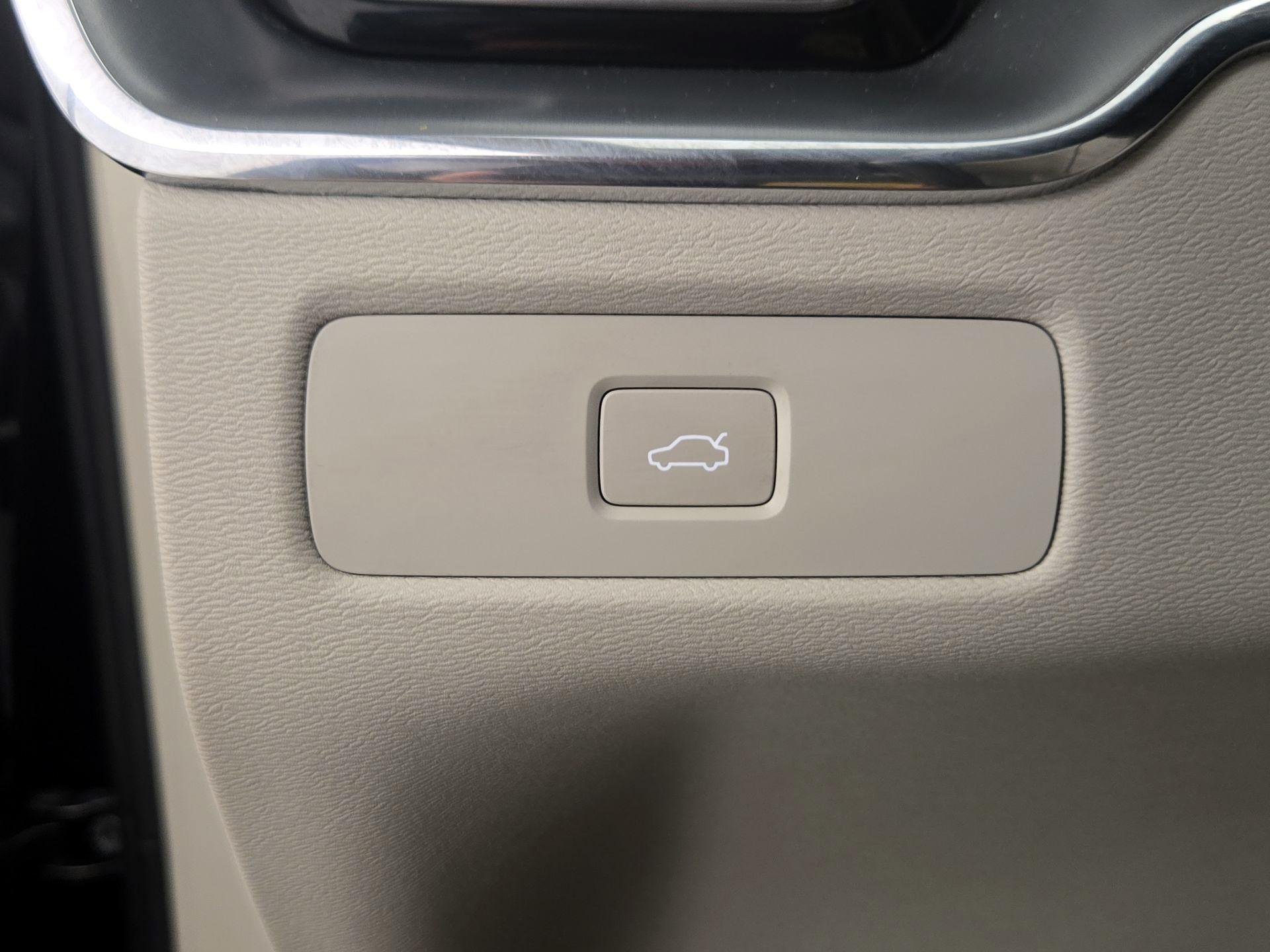 Thumbnail: 2023 Volvo XC60 - 13