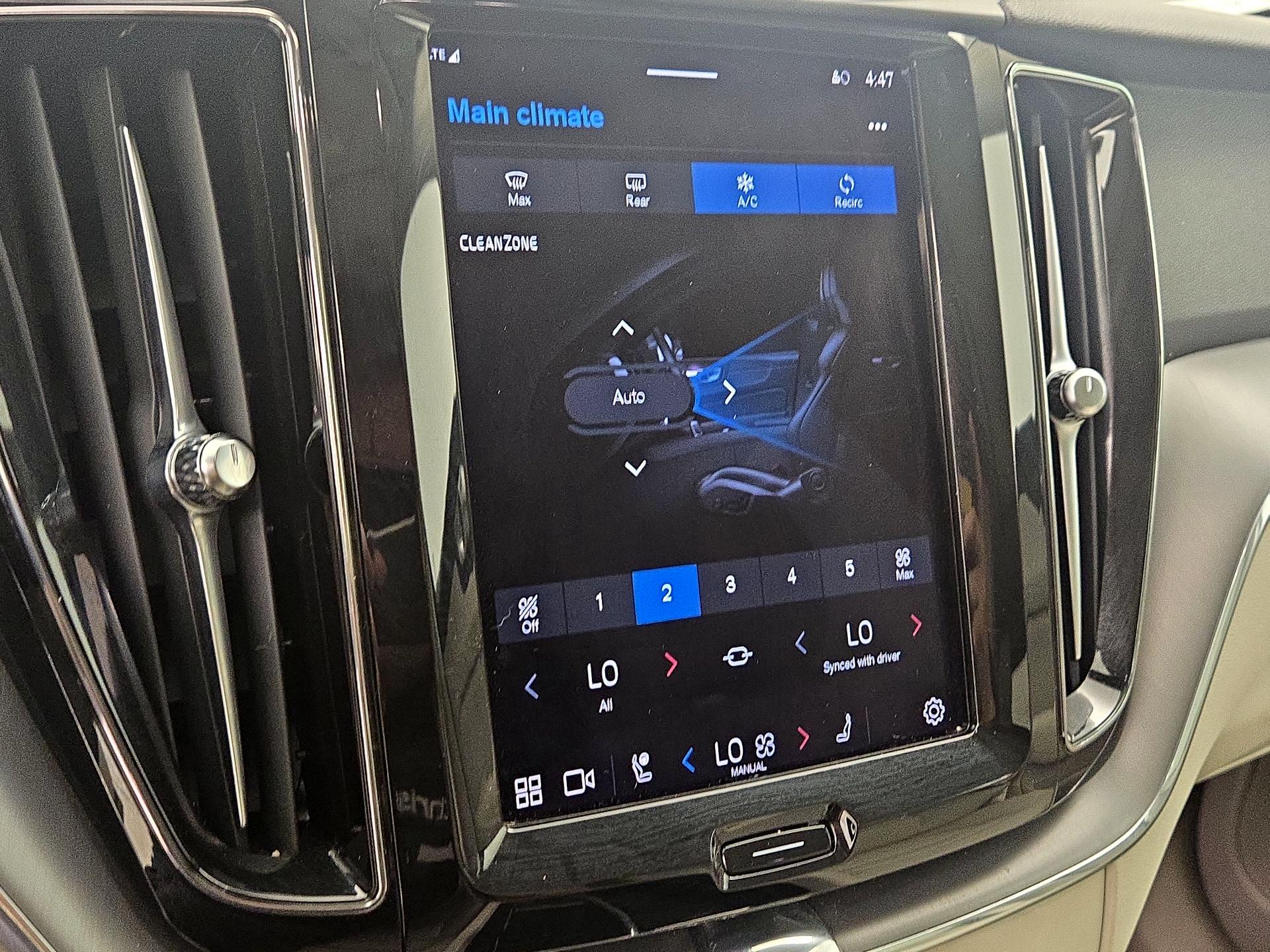 Thumbnail: 2023 Volvo XC60 - 16