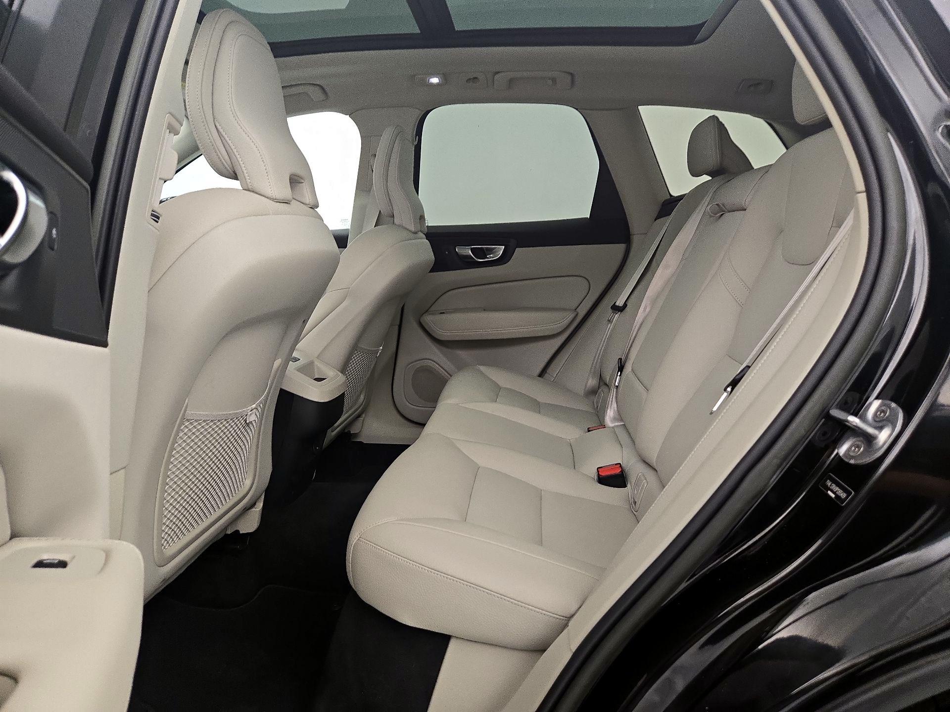Thumbnail: 2023 Volvo XC60 - 20