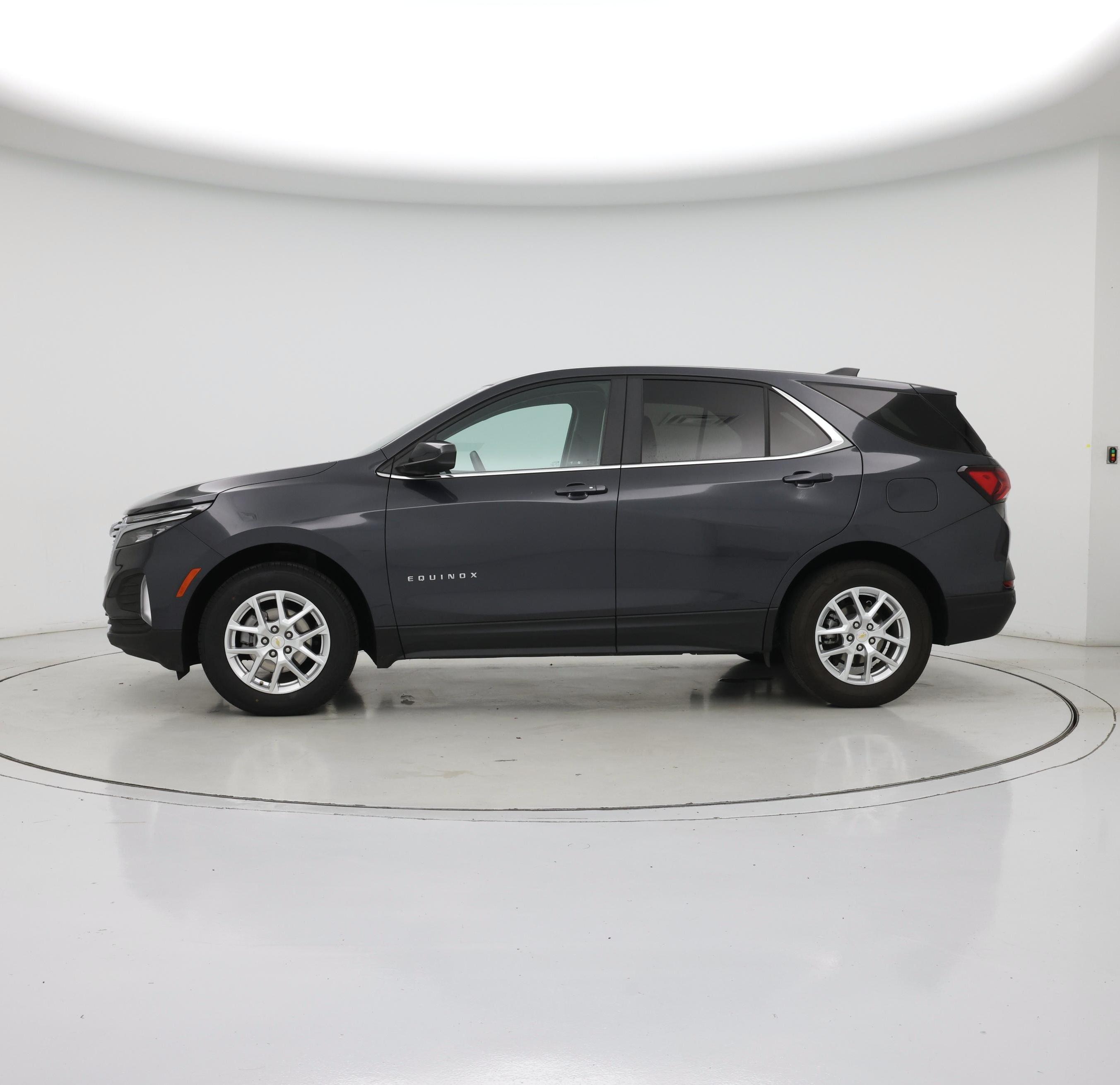 Thumbnail: 2022 Chevrolet Equinox - 3