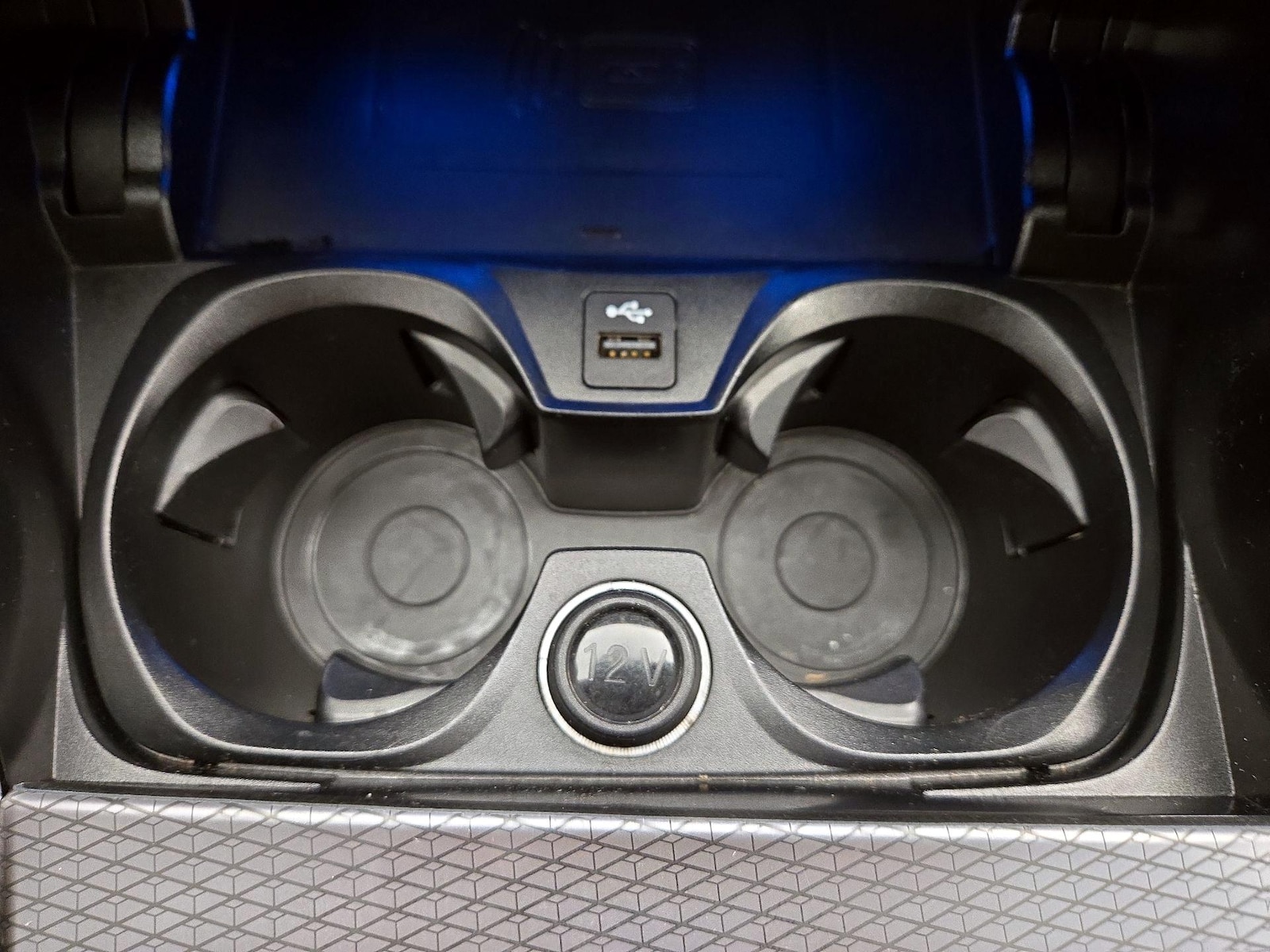 2025 BMW 3 Series 330i - Photo 20