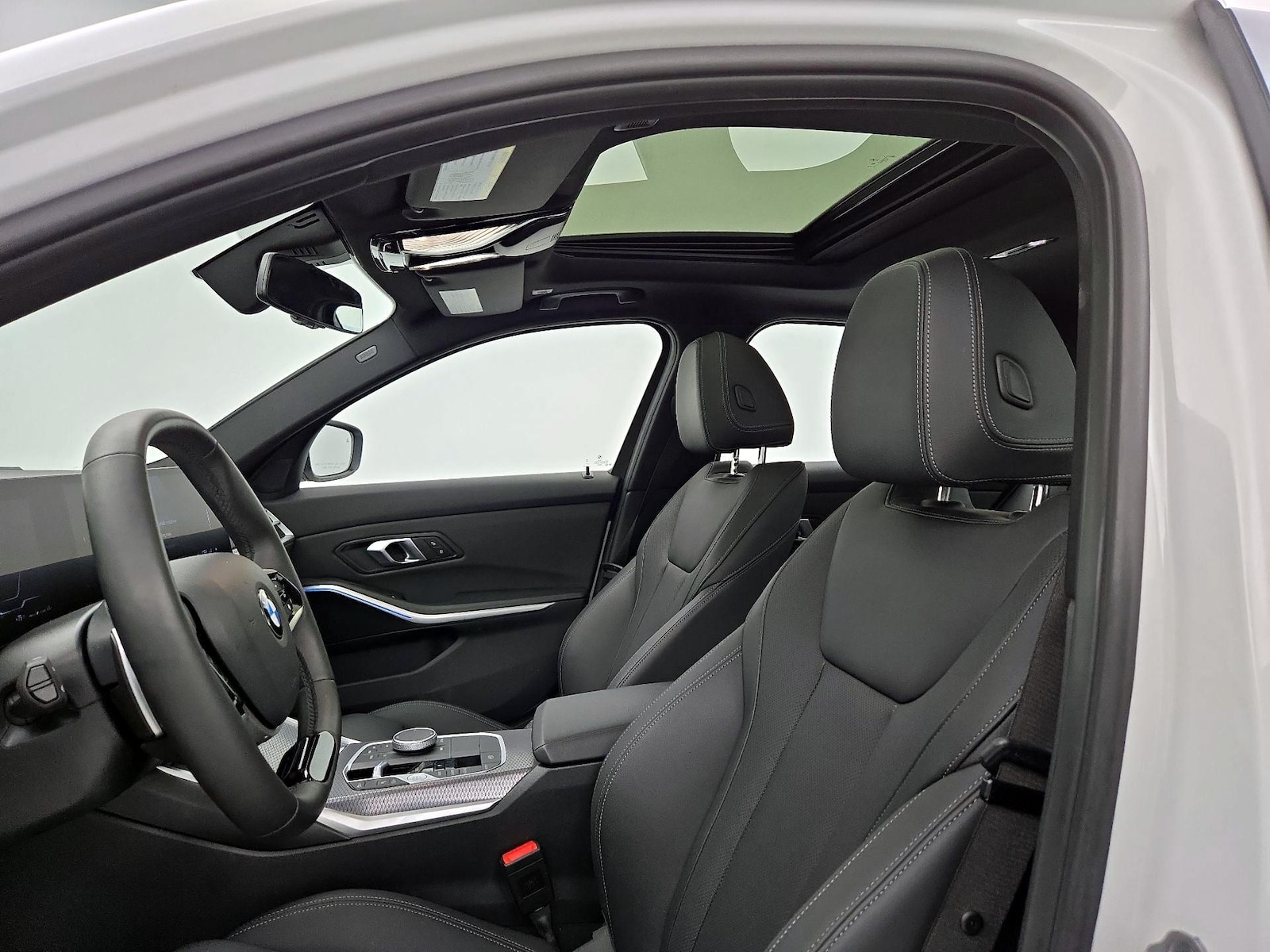 2025 BMW 3 Series 330i - Photo 21