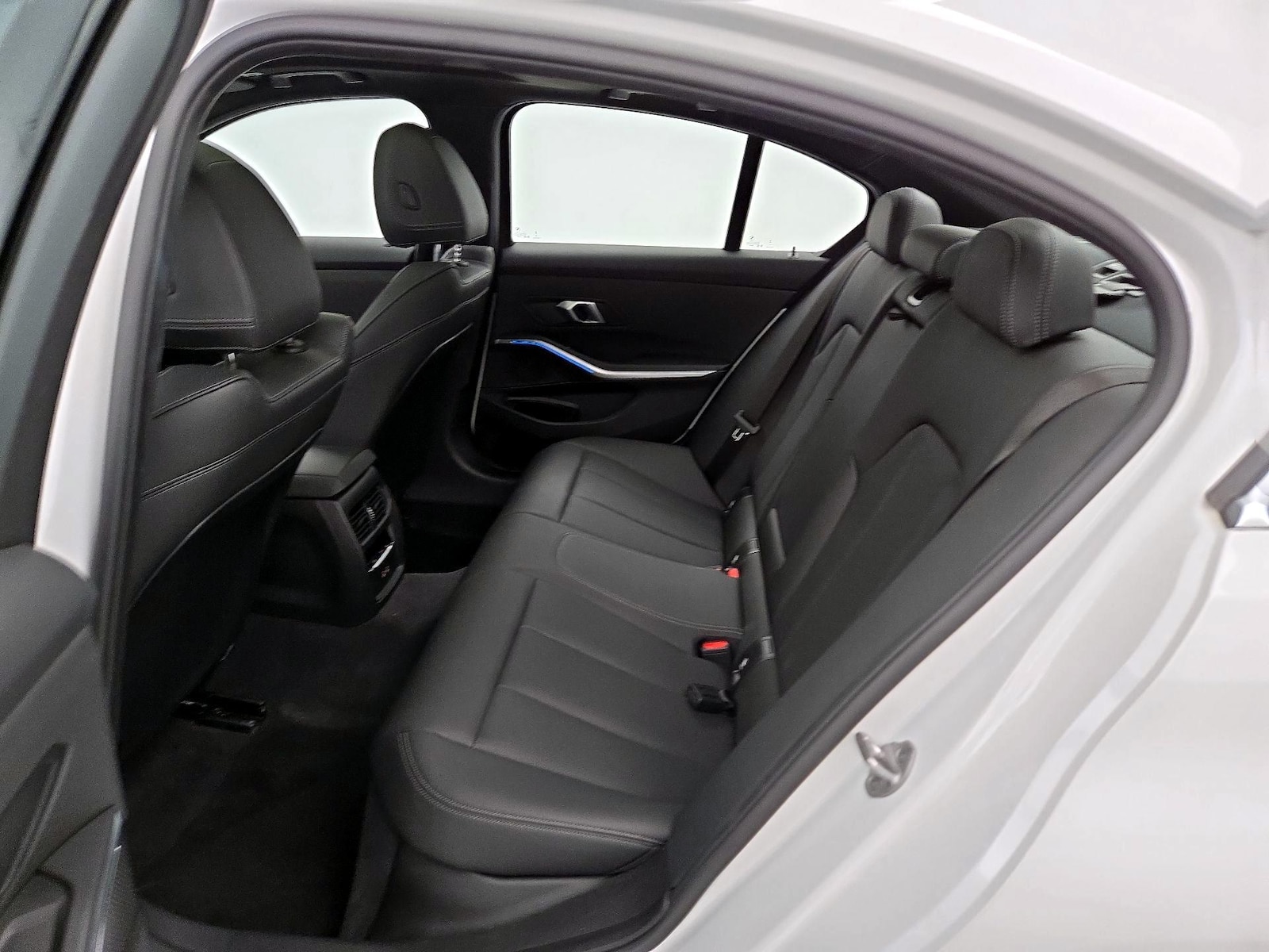 2025 BMW 3 Series 330i - Photo 22