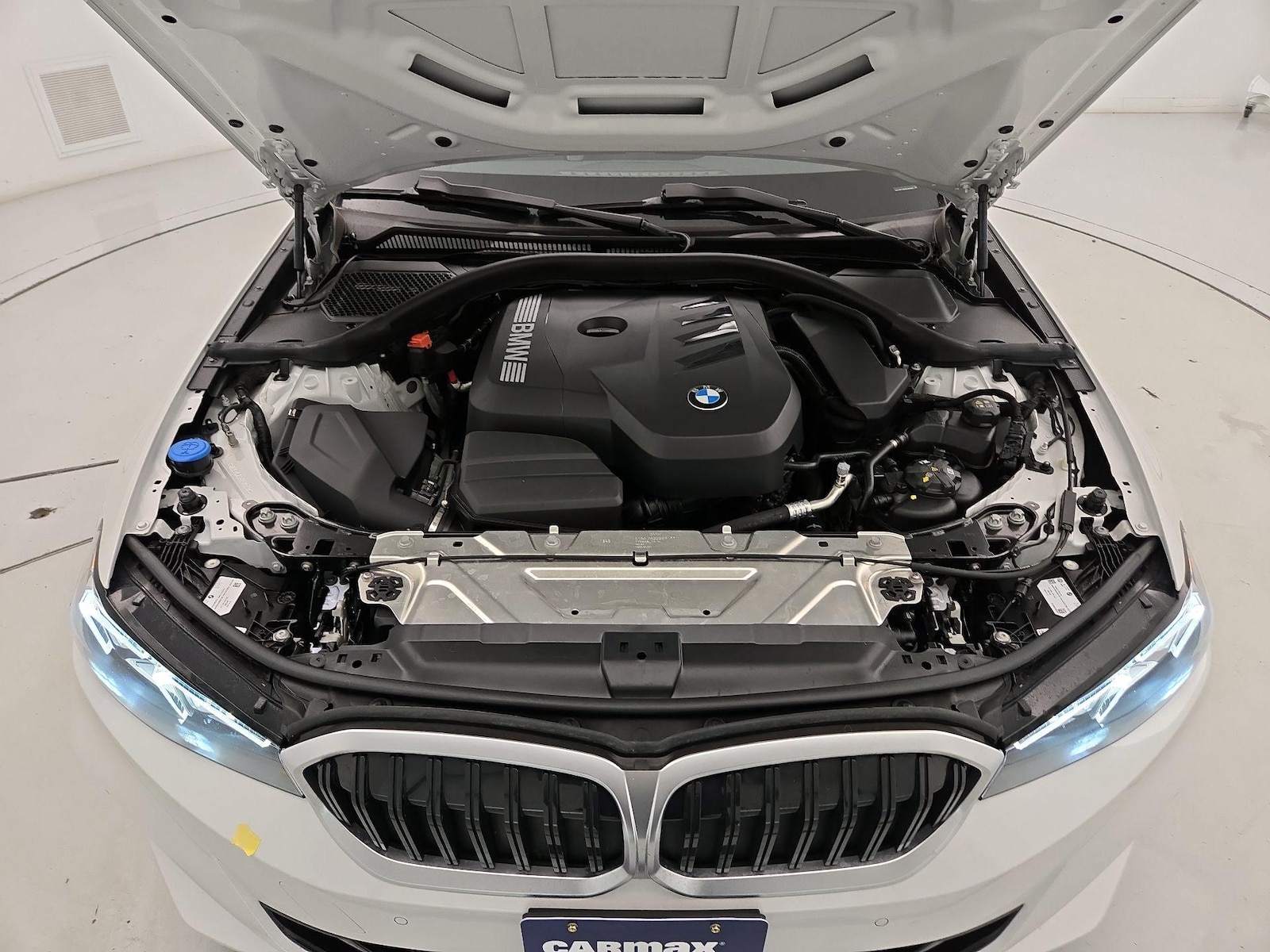 2025 BMW 3 Series 330i - Photo 24
