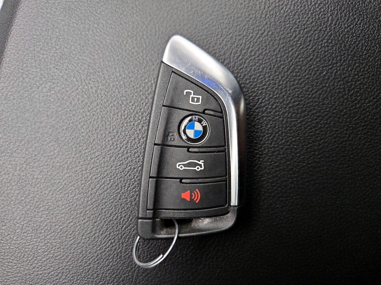 2025 BMW 3 Series 330i - Photo 25