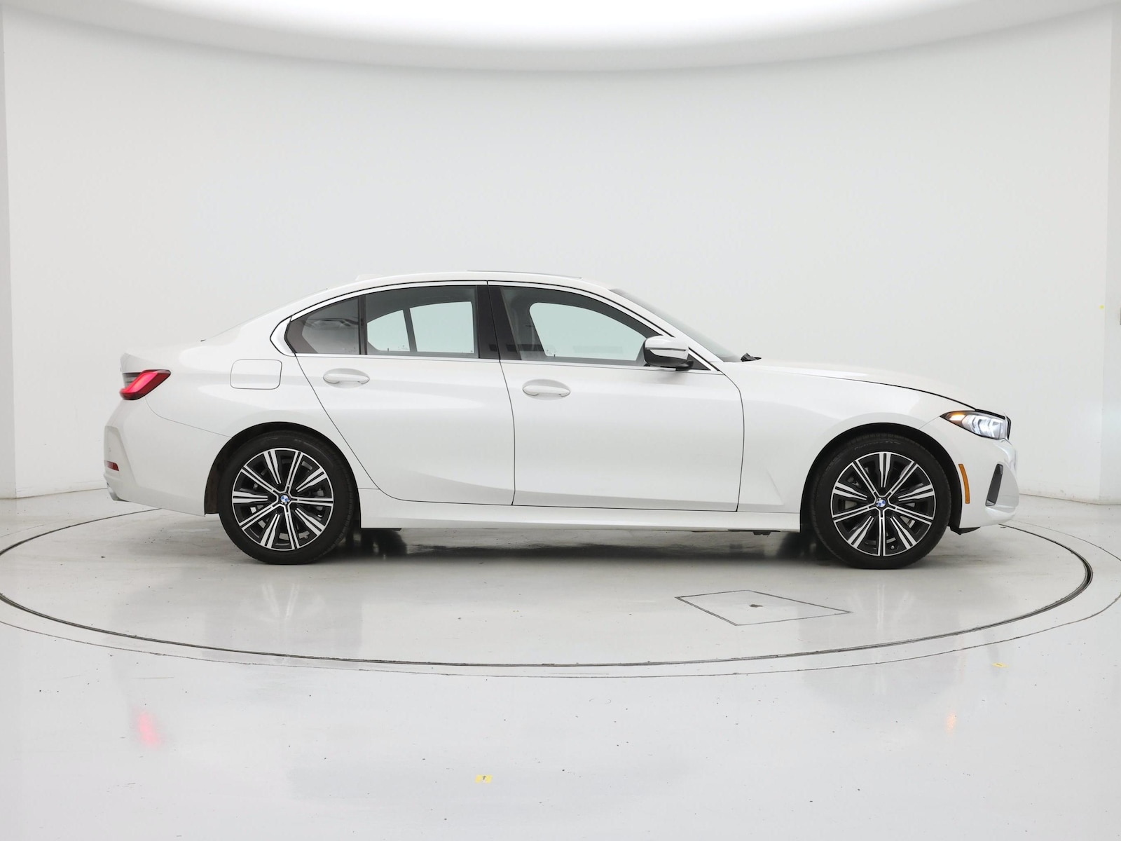 2025 BMW 3 Series 330i - Photo 8