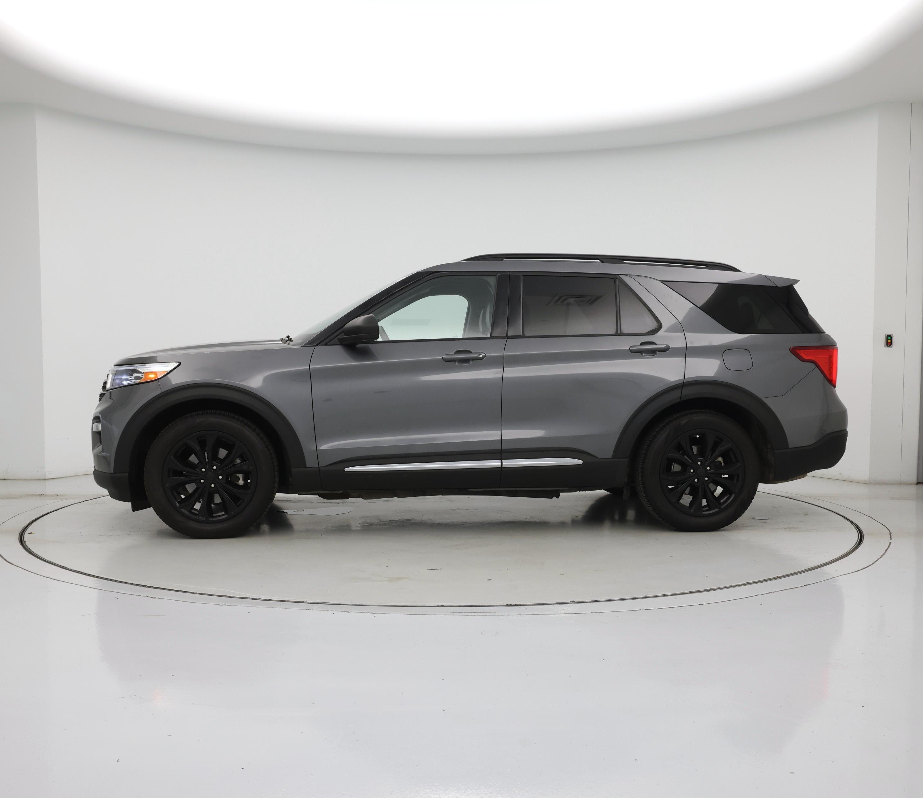Thumbnail: 2022 Ford Explorer - 3