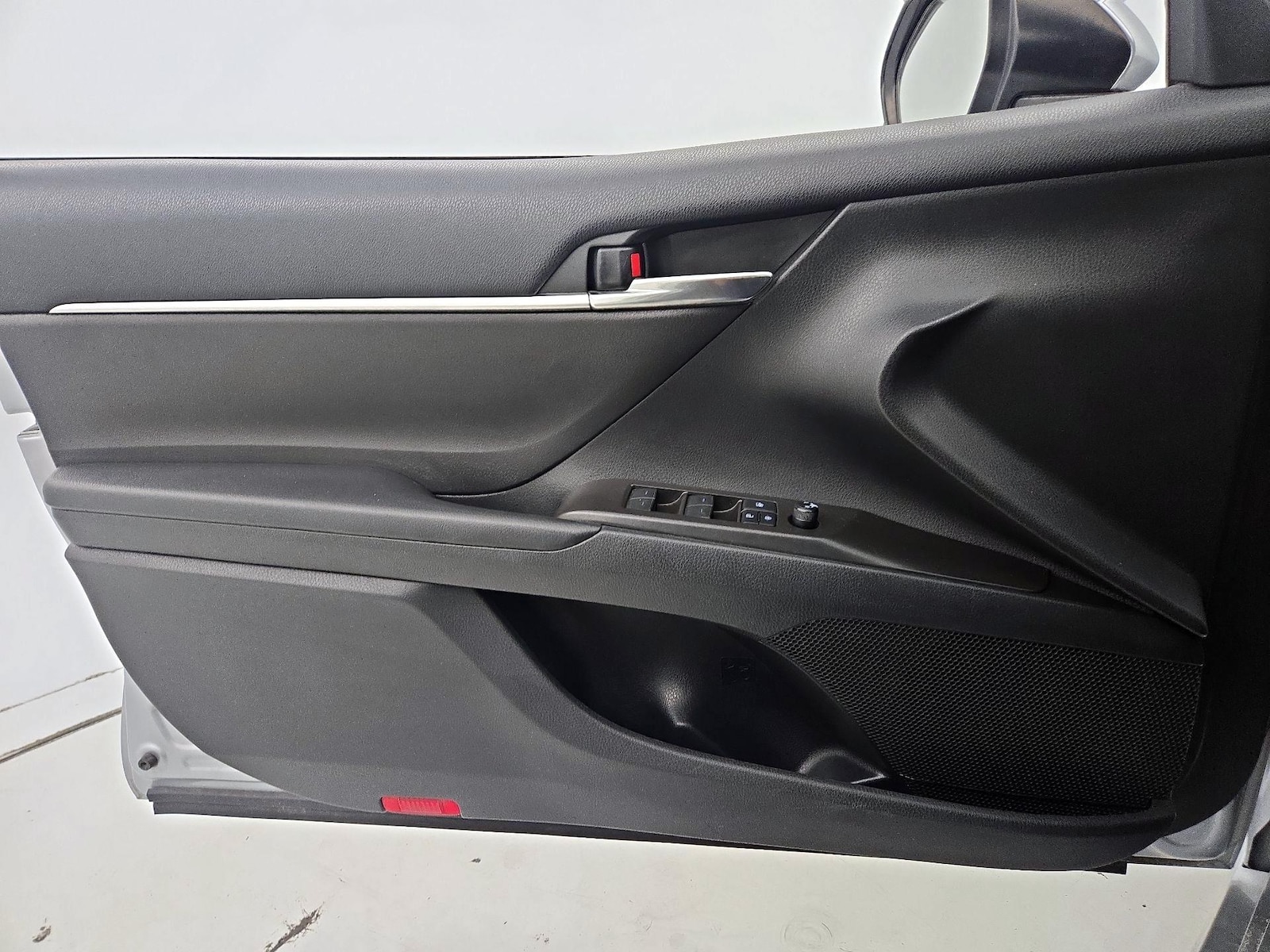 2022 Toyota Camry LE - Photo 13