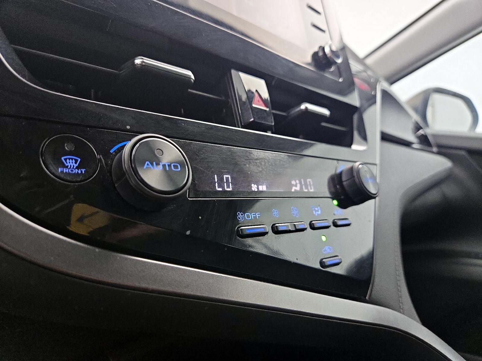 2022 Toyota Camry LE - Photo 17