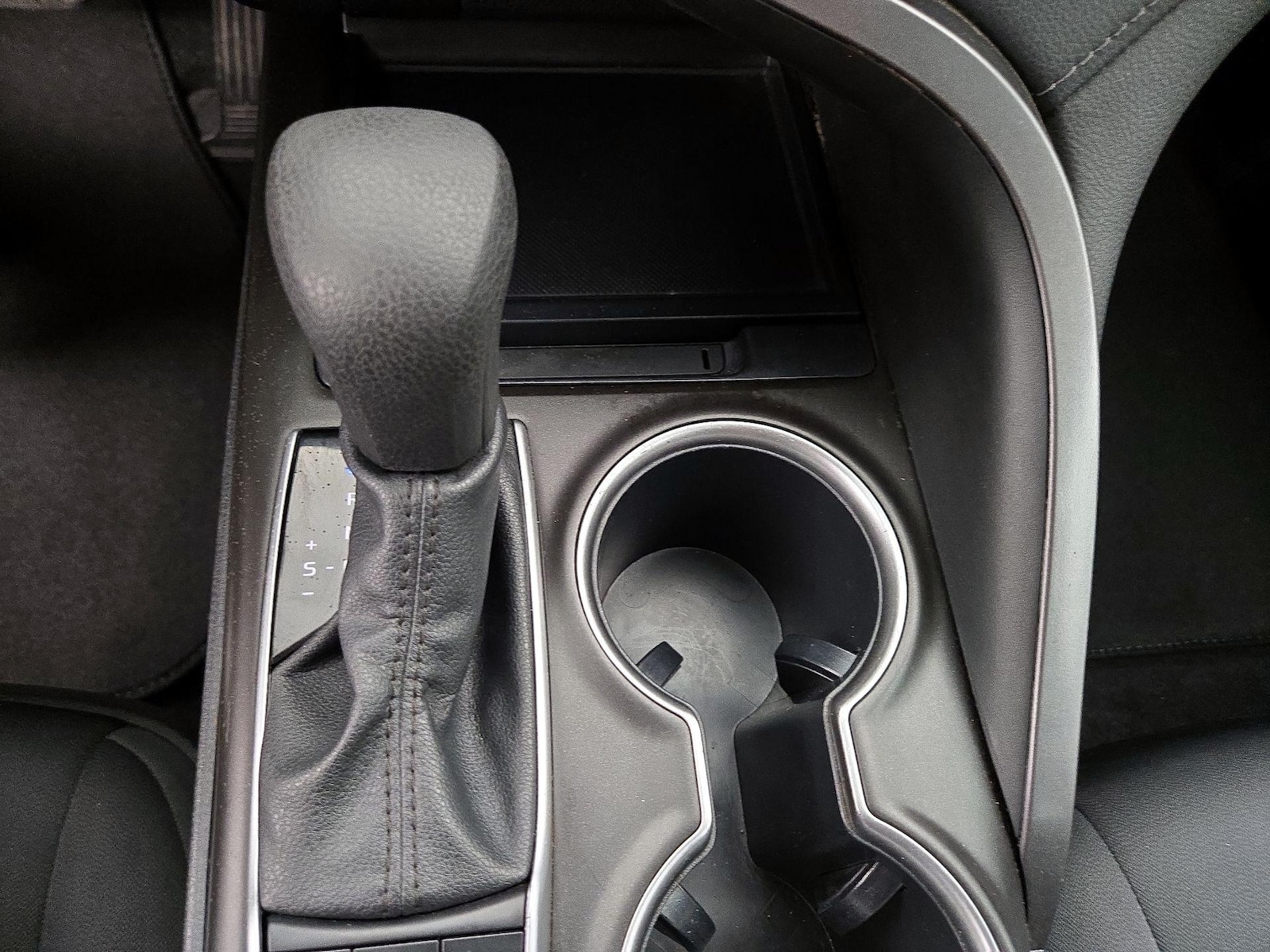 2022 Toyota Camry LE - Photo 18