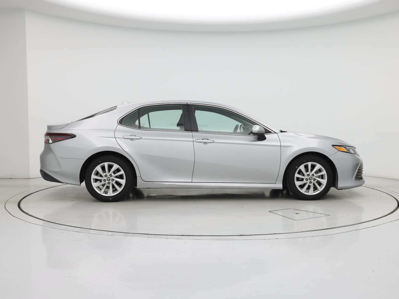 2022 Toyota Camry LE - Photo 8