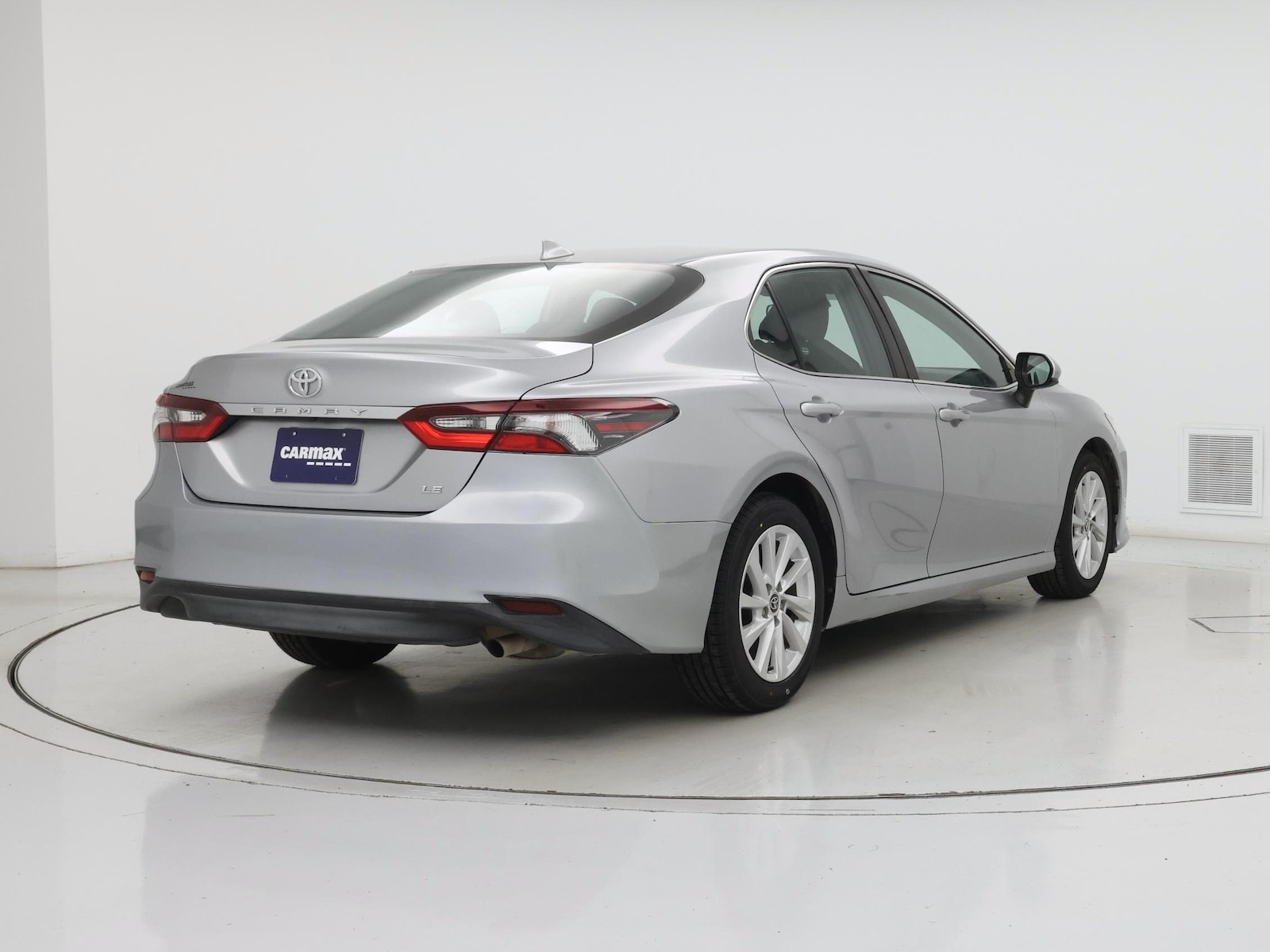 2022 Toyota Camry LE - Photo 9
