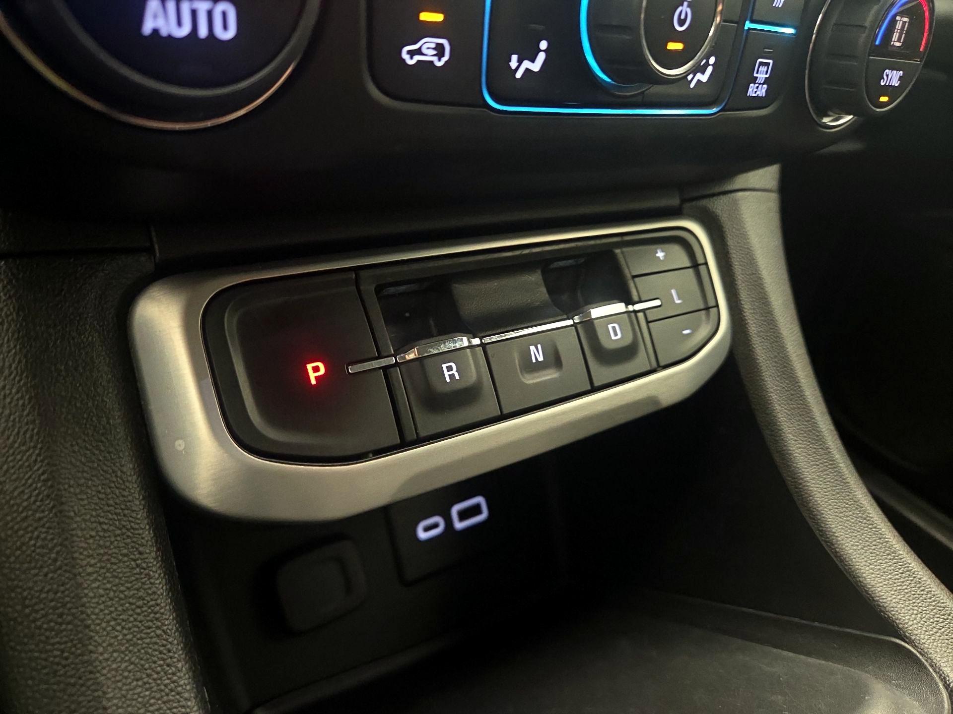 Thumbnail: 2022 GMC Acadia - 17