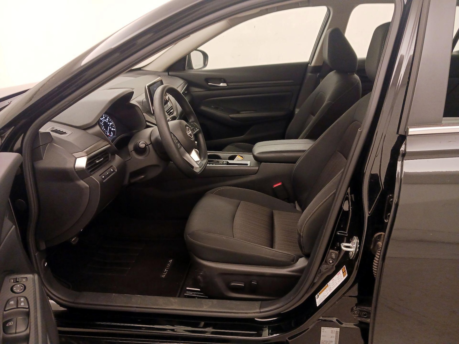 2025 Nissan Altima SV - Photo 12