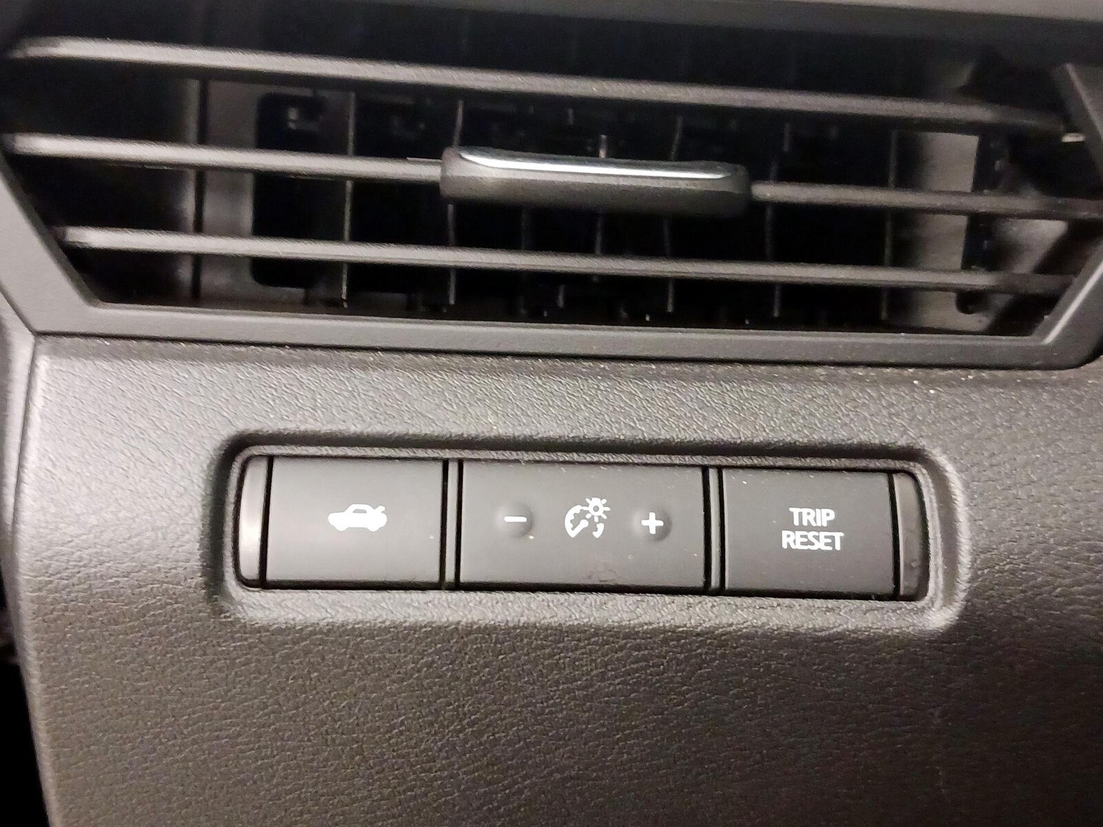2025 Nissan Altima SV - Photo 14