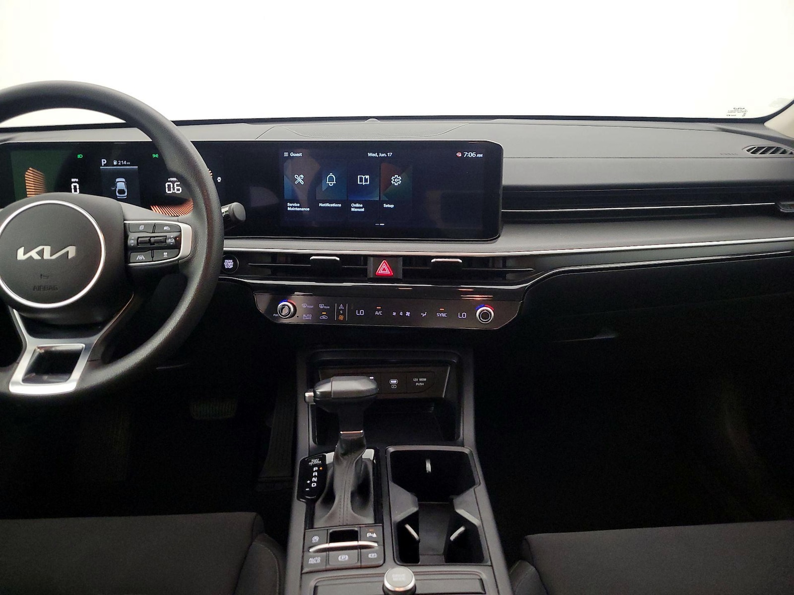 2025 Kia K5 LXS - Photo 10