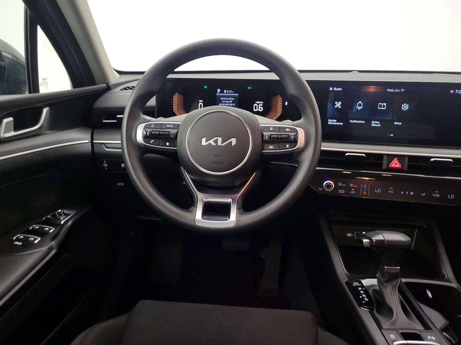 2025 Kia K5 LXS - Photo 11