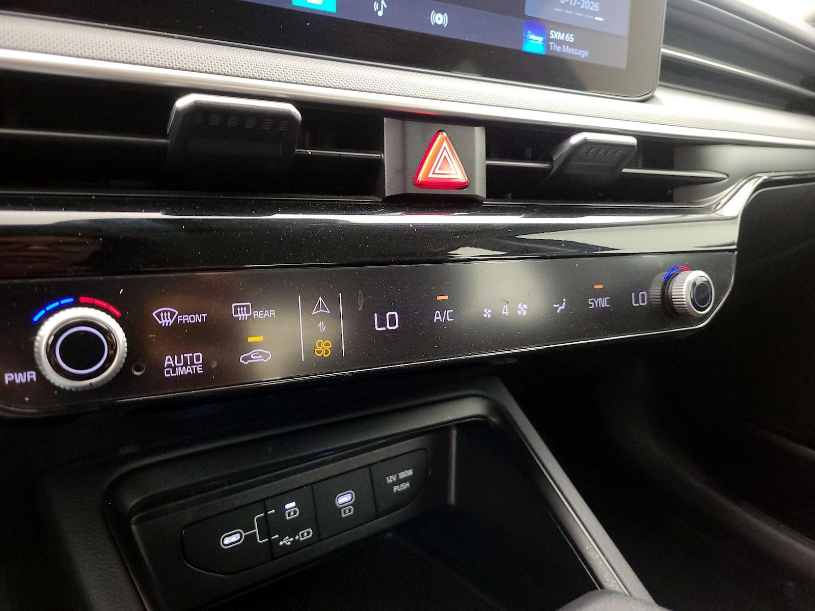 2025 Kia K5 LXS - Photo 17