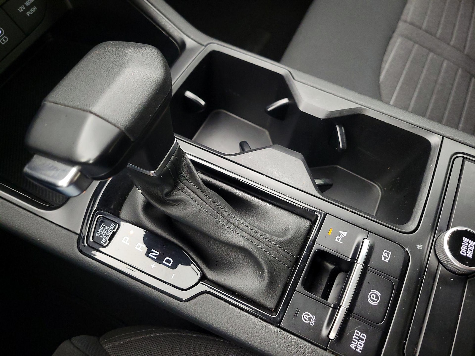 2025 Kia K5 LXS - Photo 18