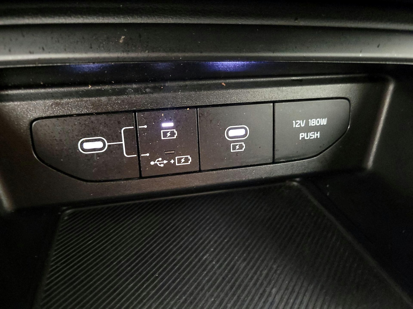 2025 Kia K5 LXS - Photo 19
