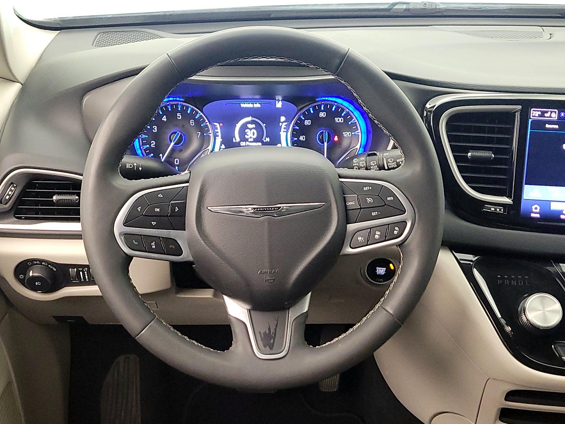 Thumbnail: 2023 Chrysler Pacifica - 10