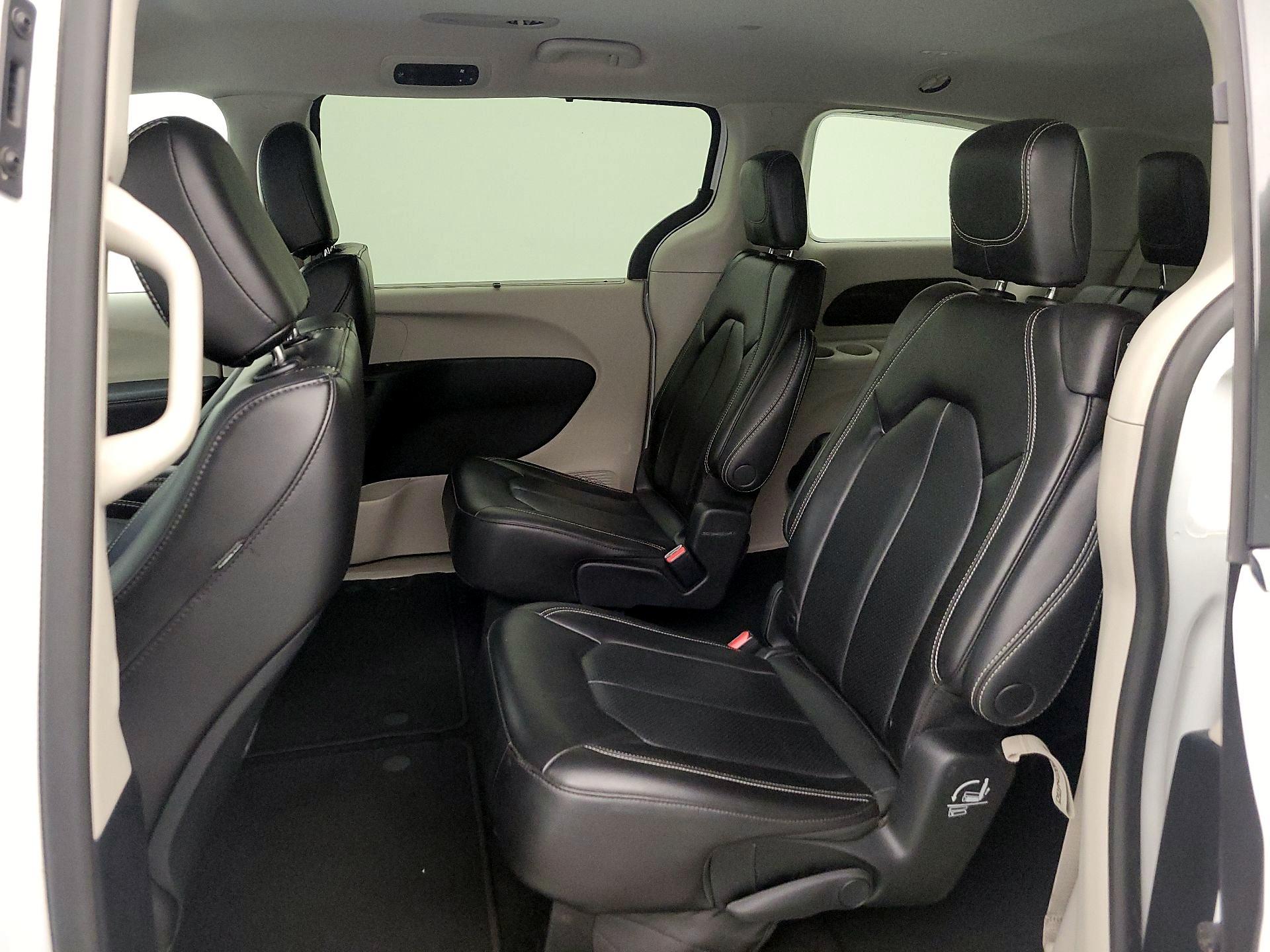 Thumbnail: 2023 Chrysler Pacifica - 19