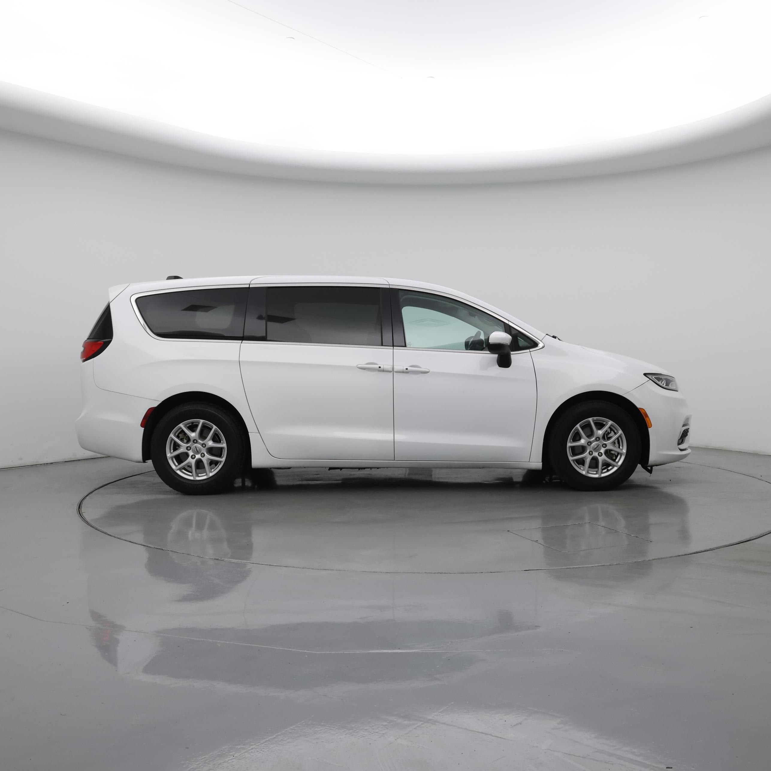 Thumbnail: 2023 Chrysler Pacifica - 7