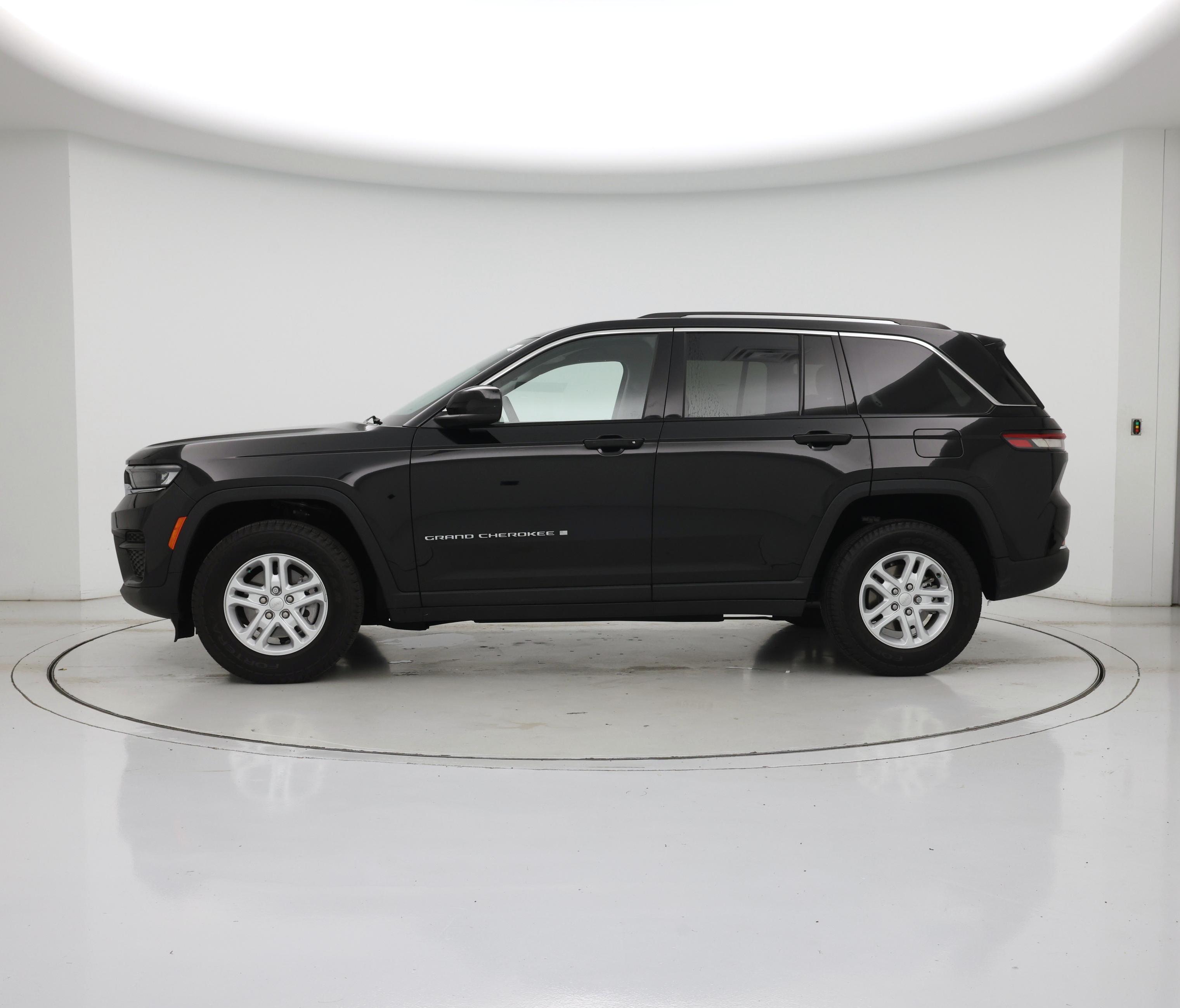 Thumbnail: 2023 Jeep Grand Cherokee - 3