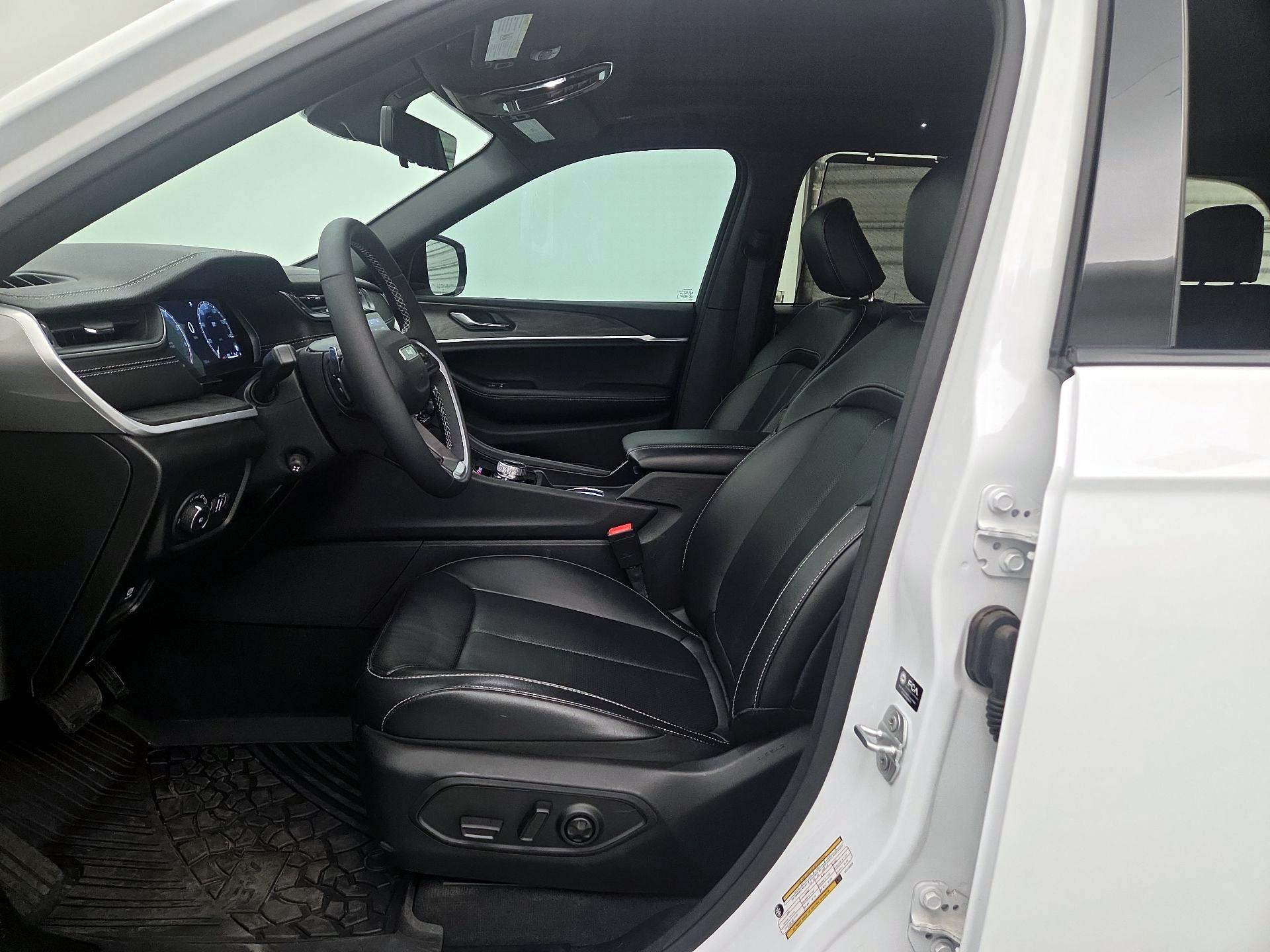 Thumbnail: 2025 Jeep Grand Cherokee - 11