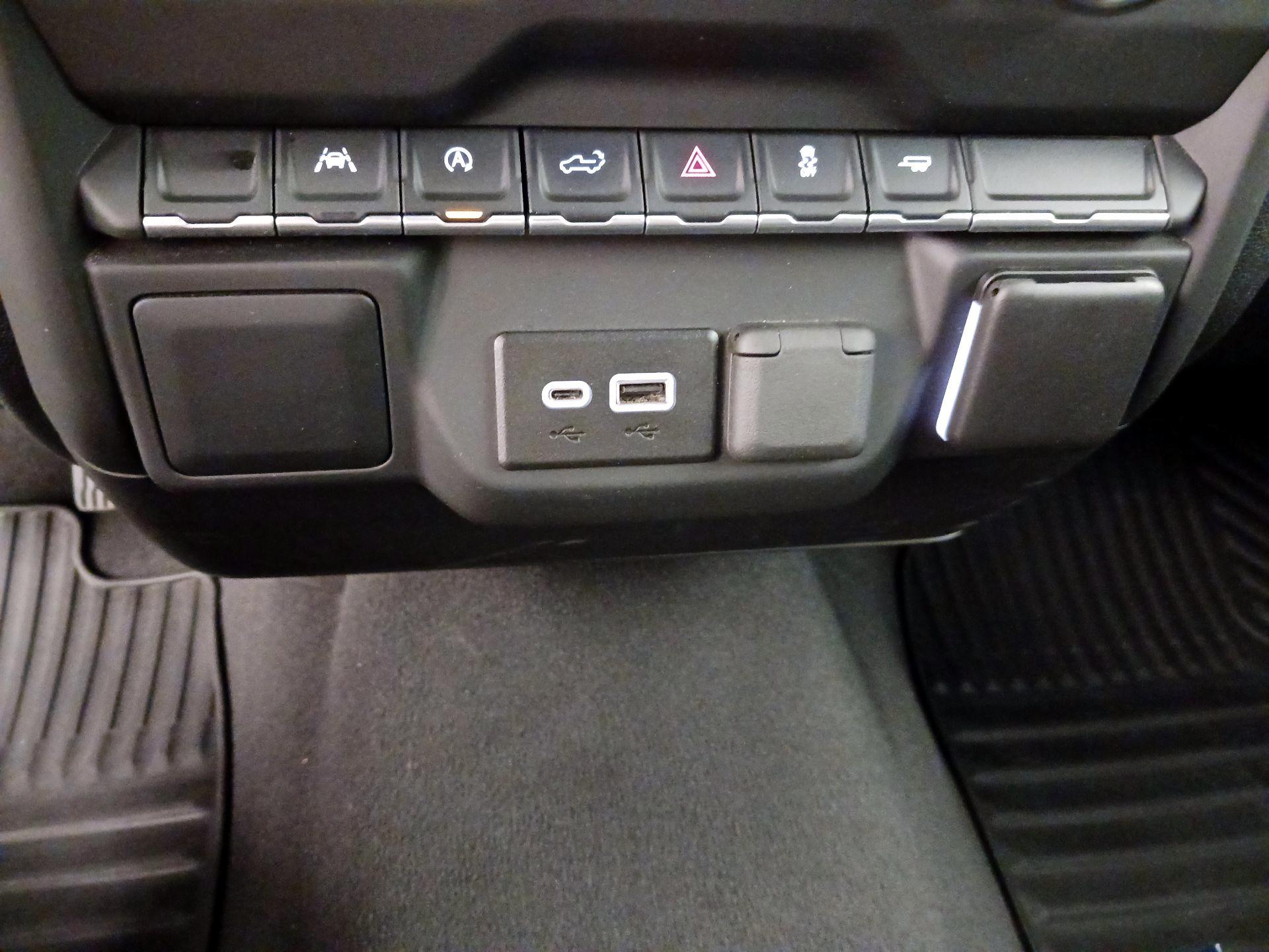 Thumbnail: 2024 Chevrolet Silverado 1500 - 18