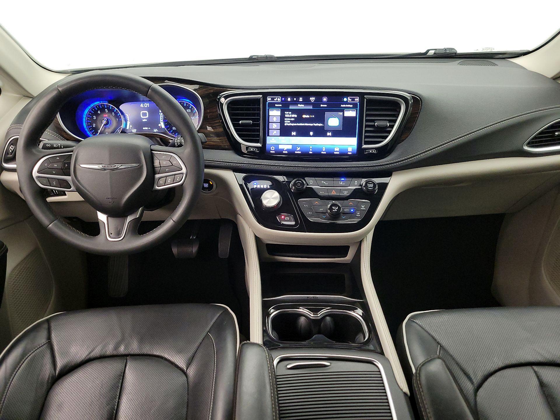 Thumbnail: 2023 Chrysler Pacifica - 9