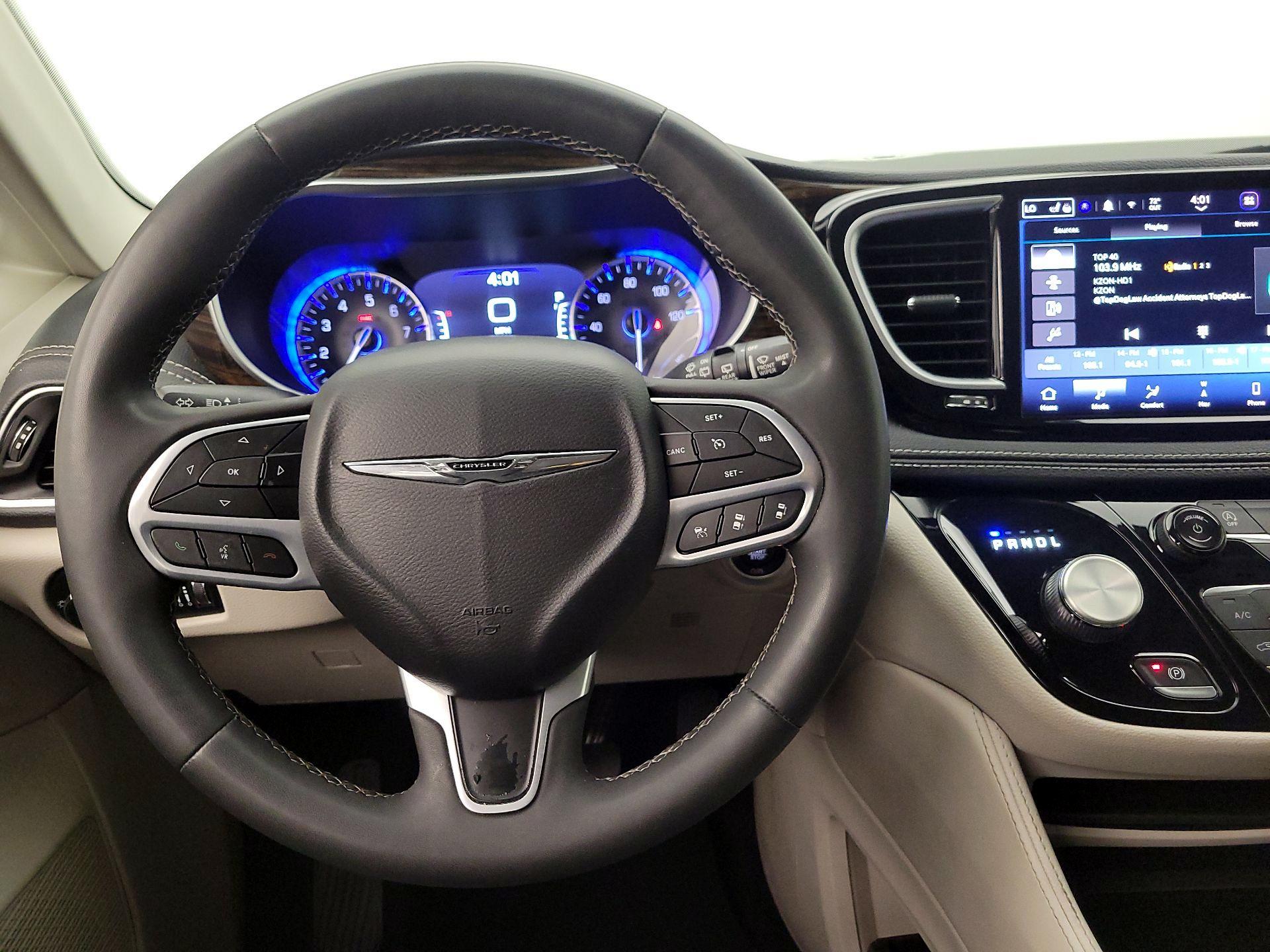 Thumbnail: 2023 Chrysler Pacifica - 10