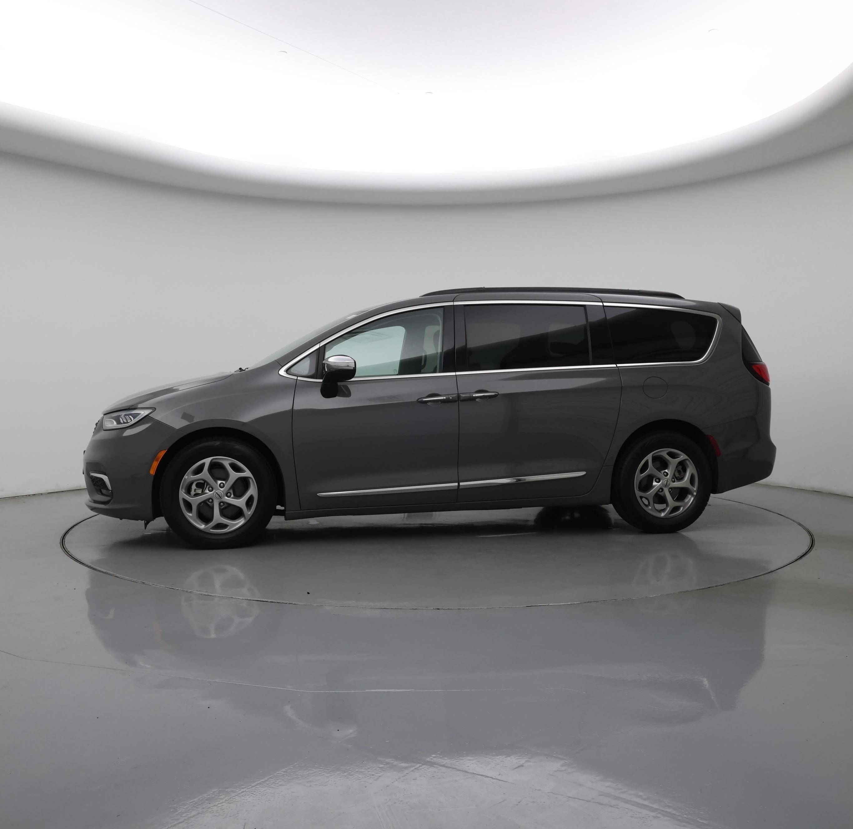 Thumbnail: 2023 Chrysler Pacifica - 3