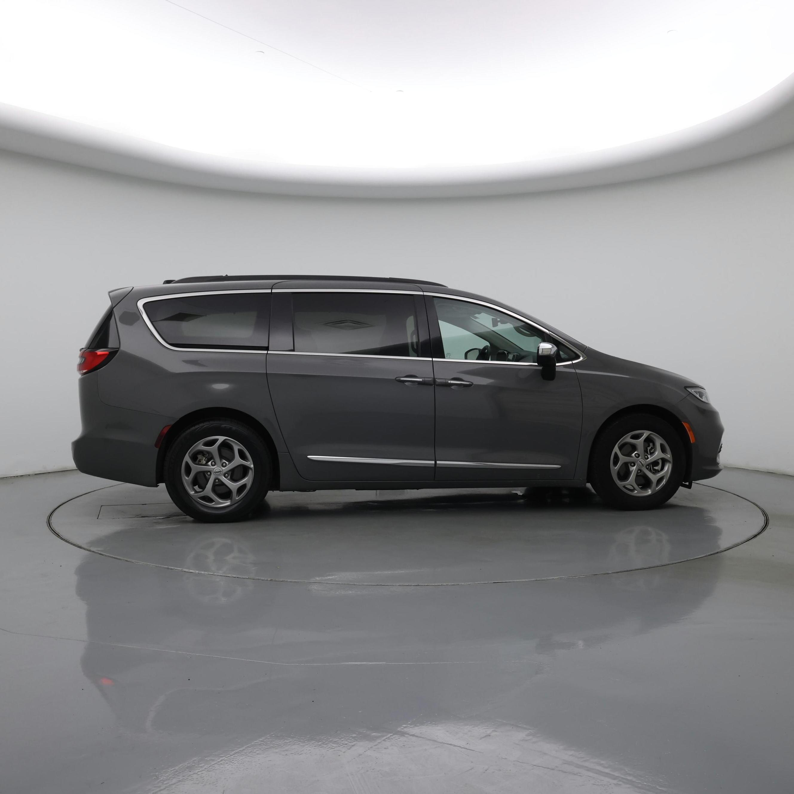Thumbnail: 2023 Chrysler Pacifica - 7